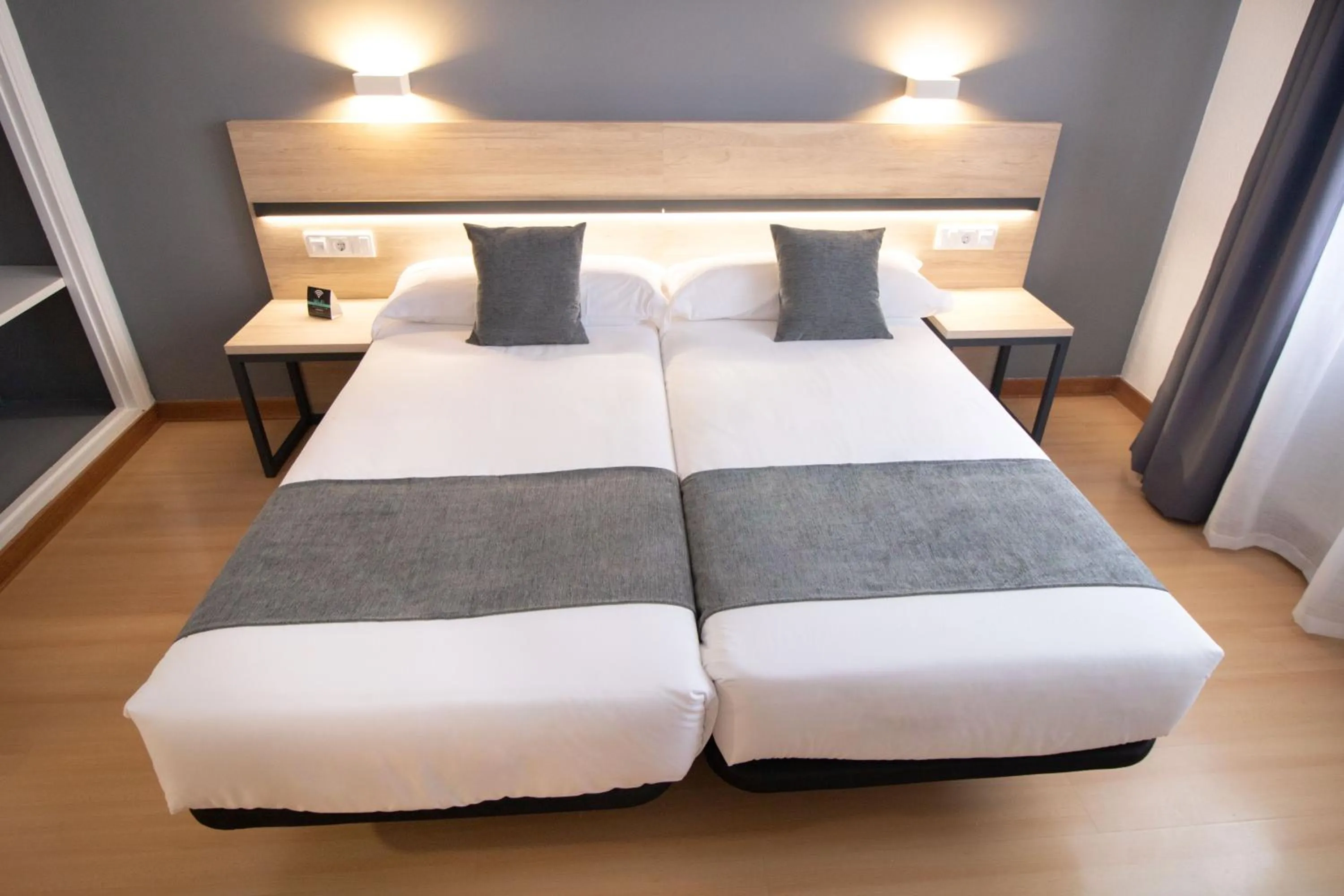 Photo of the whole room, Bed in Alda Puerto Seco