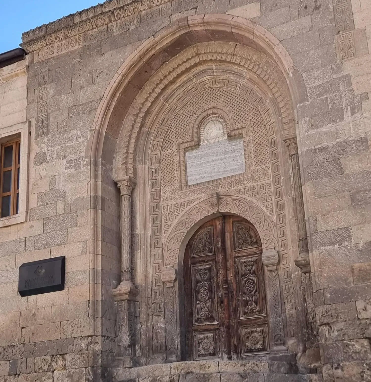 Nearby landmark in Sinasos Evleri