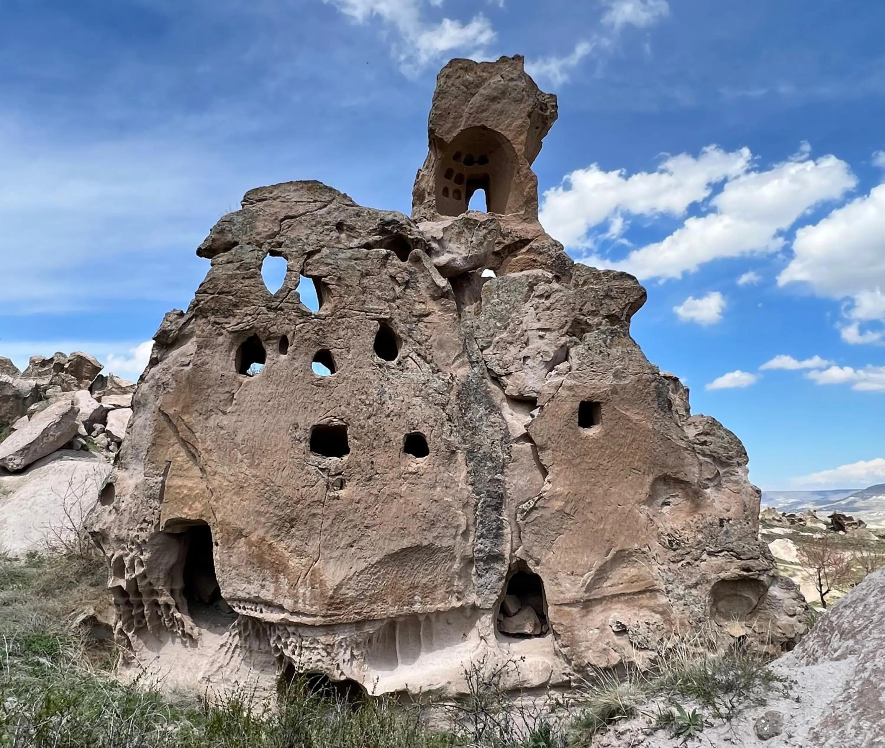 Nearby landmark in Sinasos Evleri