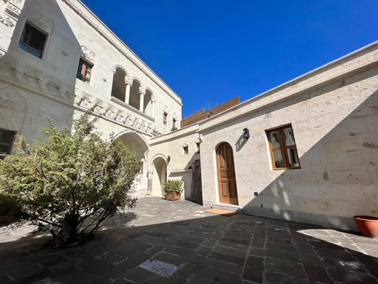 Property building in Sinasos Evleri