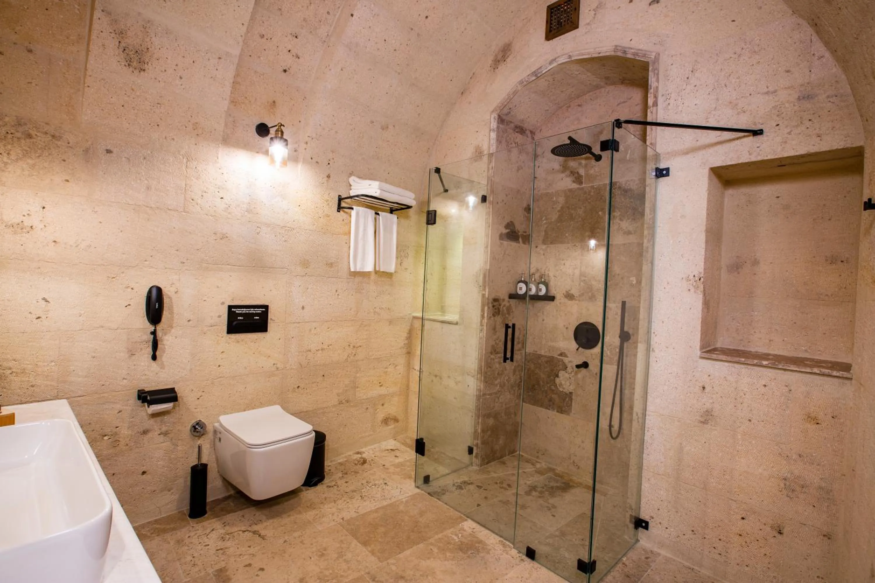 Shower in Sinasos Evleri