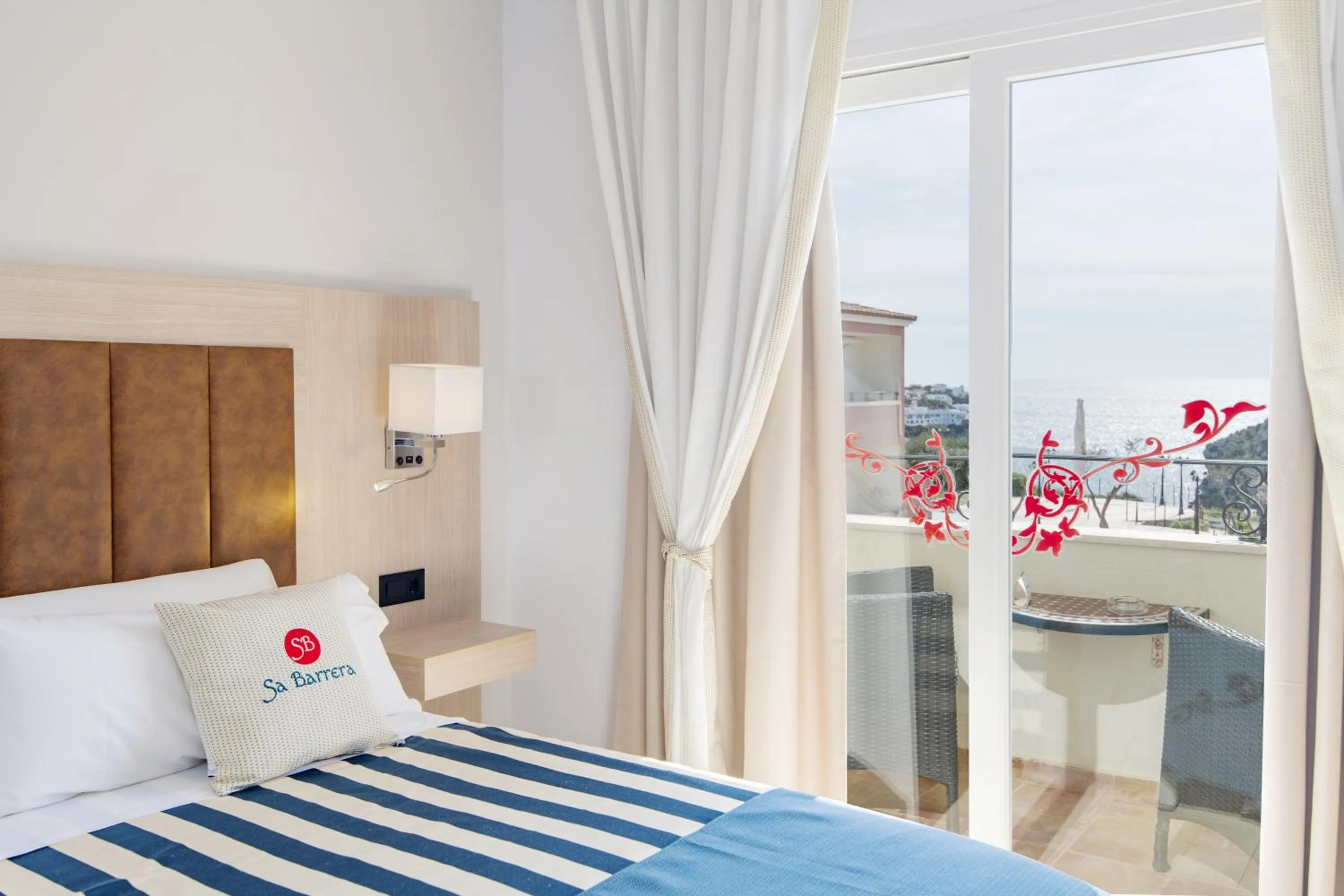 Bedroom, Bed in Hotel Sa Barrera - Adults Only