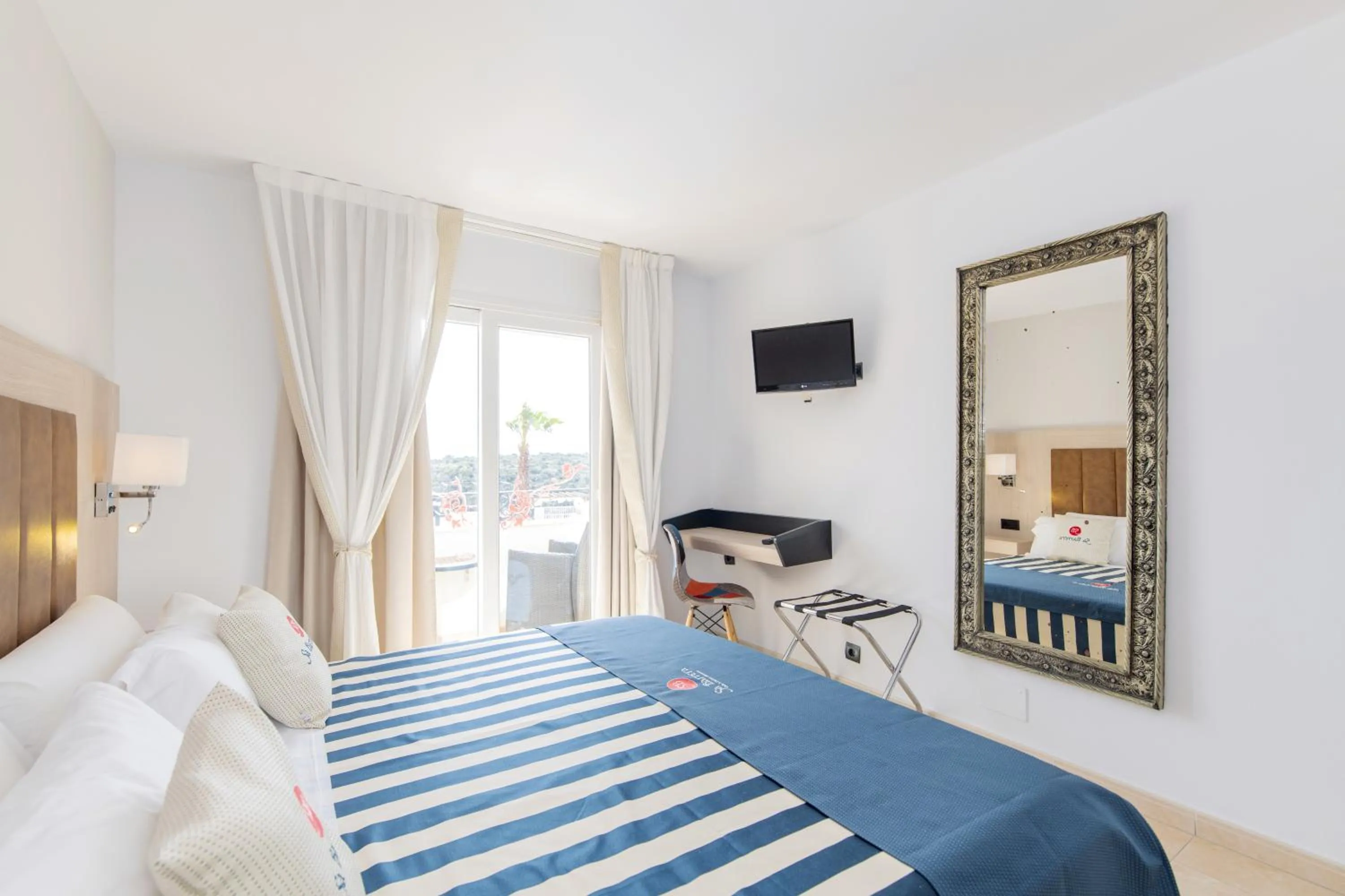 Bed in Hotel Sa Barrera - Adults Only