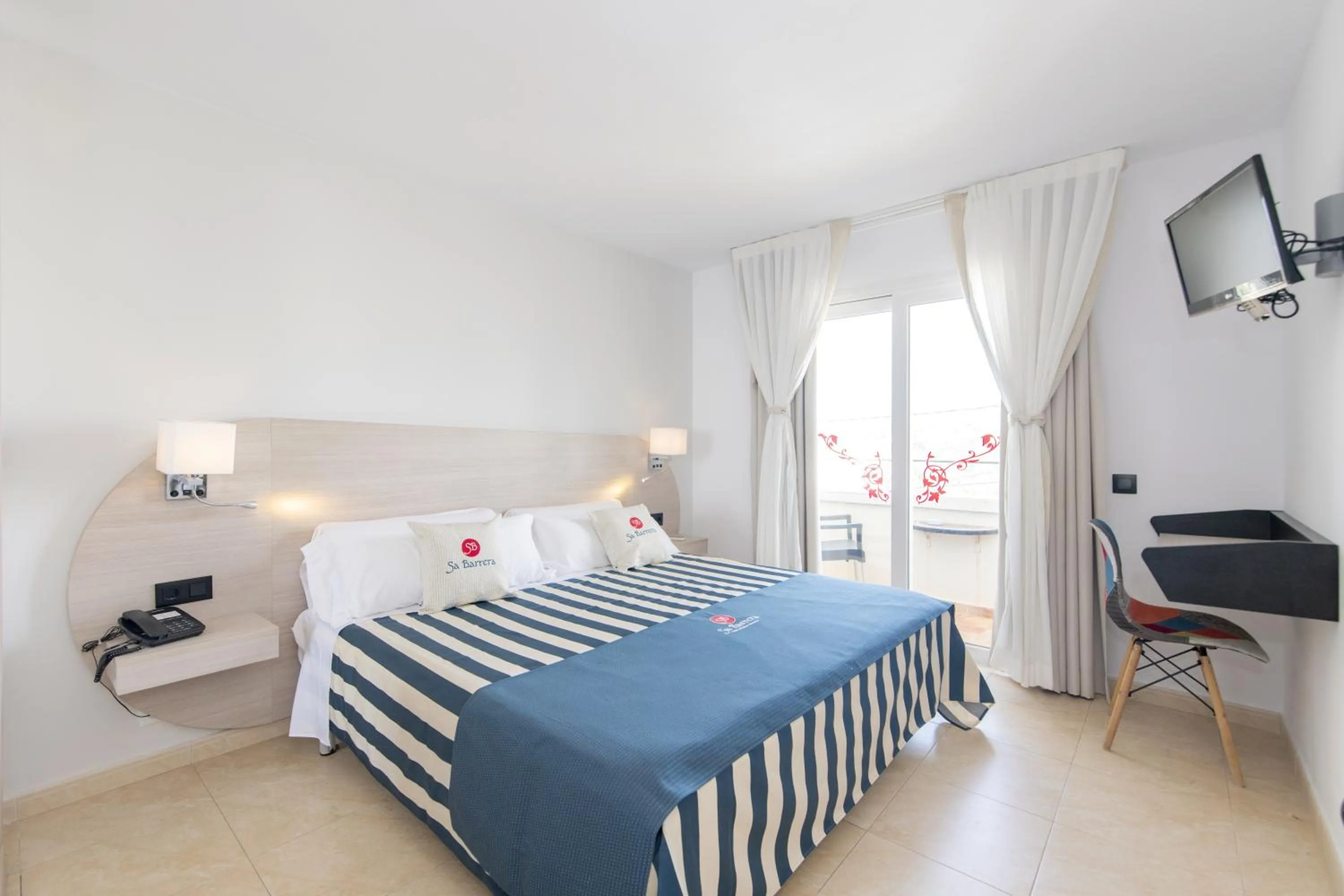 Bed in Hotel Sa Barrera - Adults Only