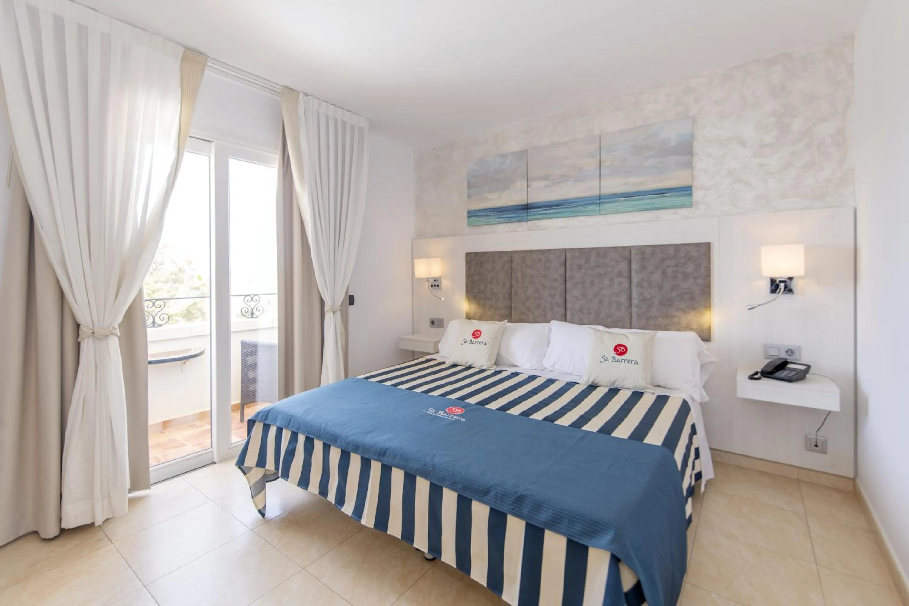 Bed in Hotel Sa Barrera - Adults Only