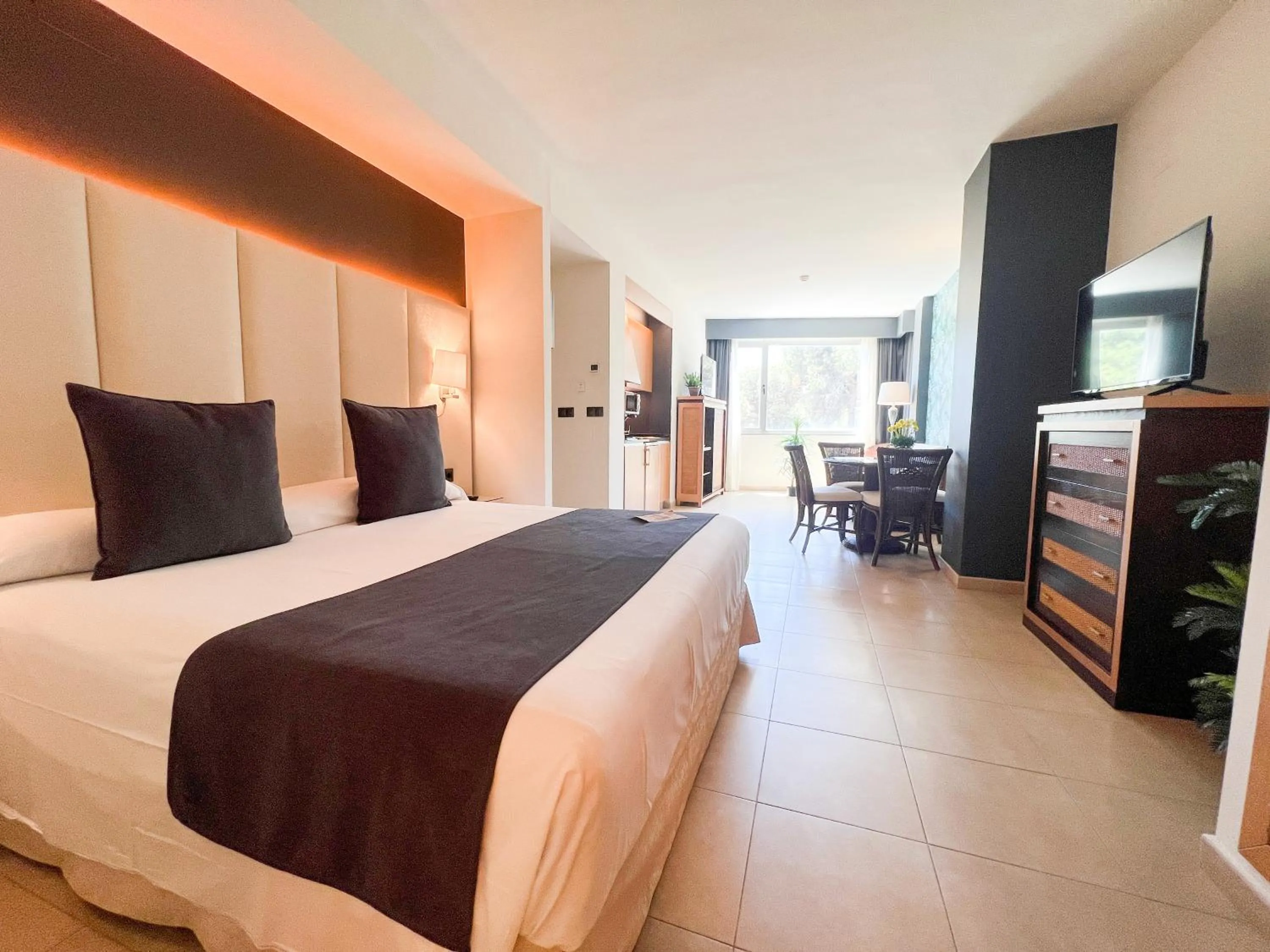 Photo of the whole room, Bed in ON Family Islantilla