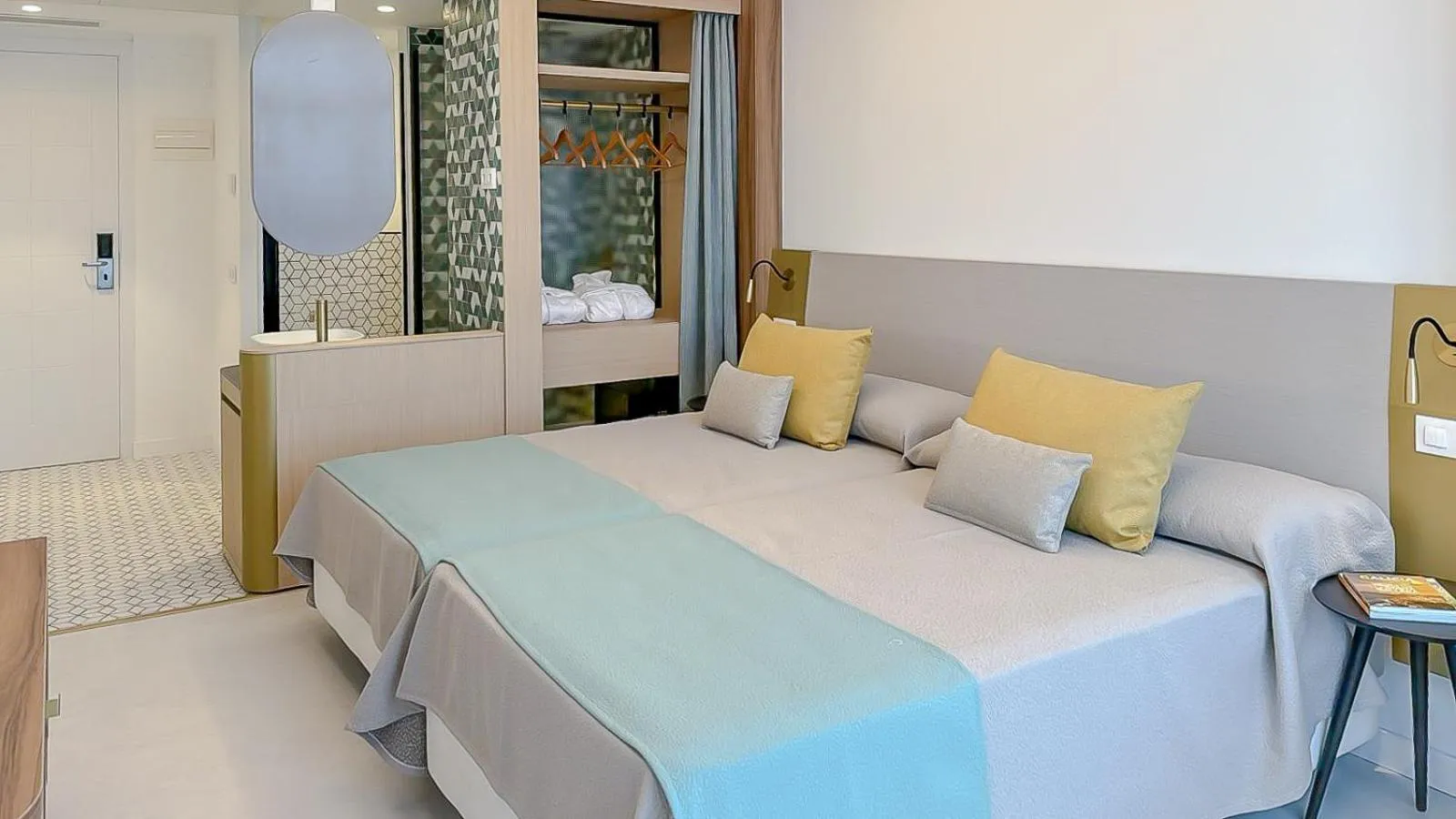Standard Twin Room with Sea View in Hotel Faranda Rías Altas