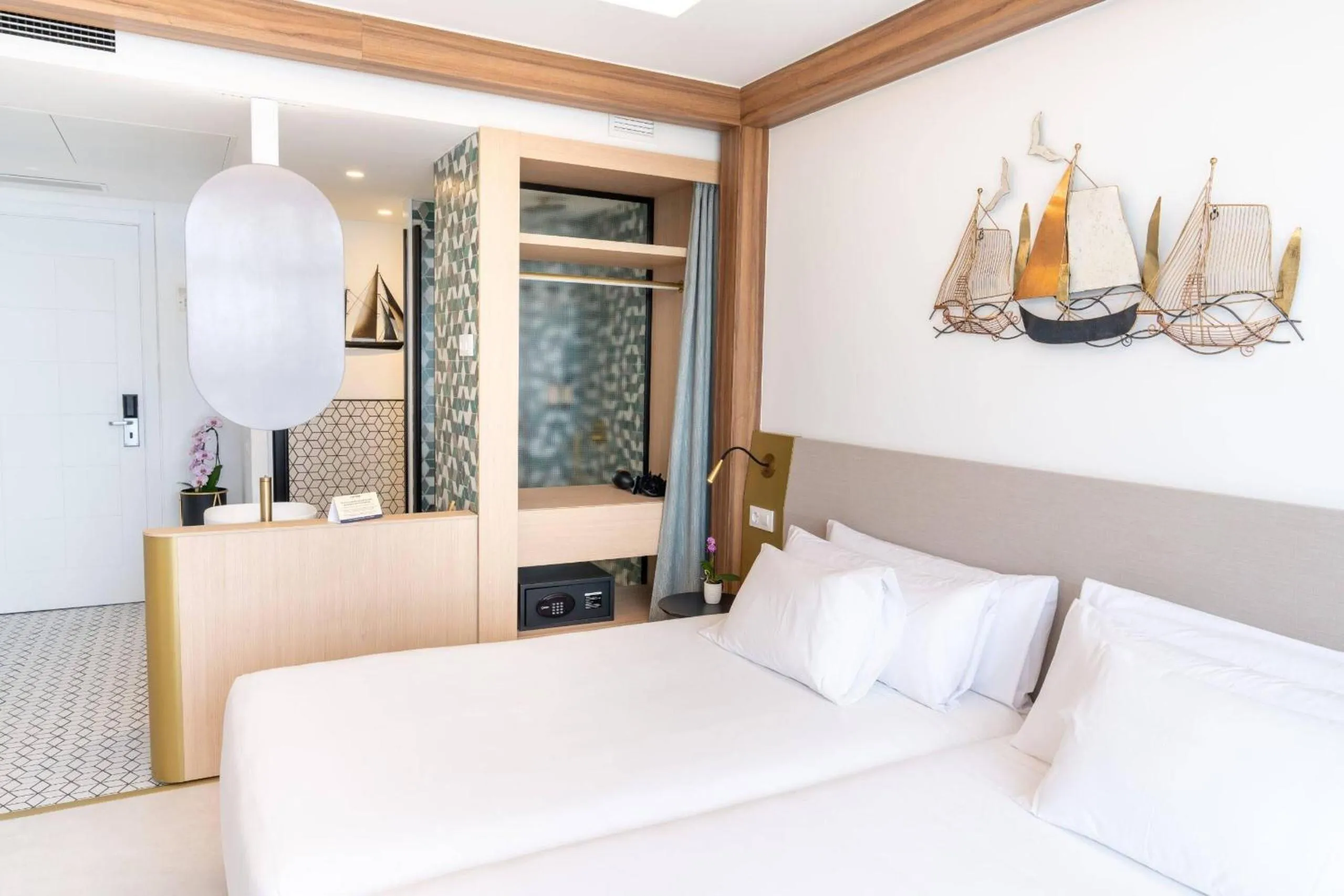 Bedroom, Bed in Hotel Faranda Rias Altas, Ascend Hotel Collection