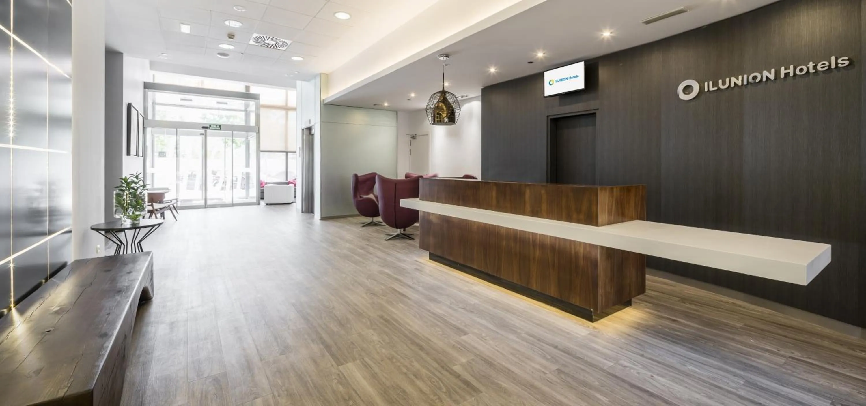 Lobby or reception in Ilunion Valencia 3