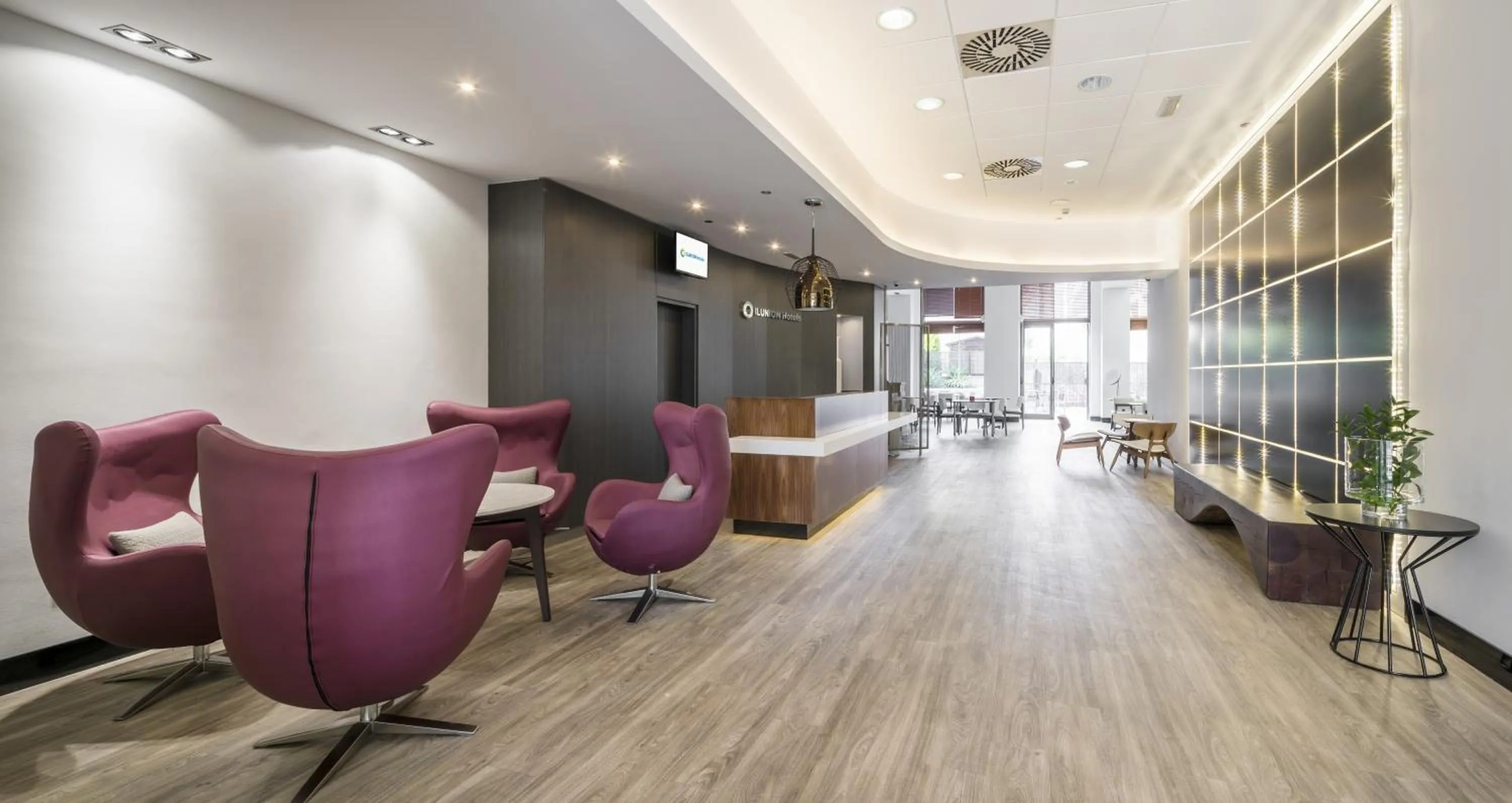 Lobby or reception in Ilunion Valencia 3