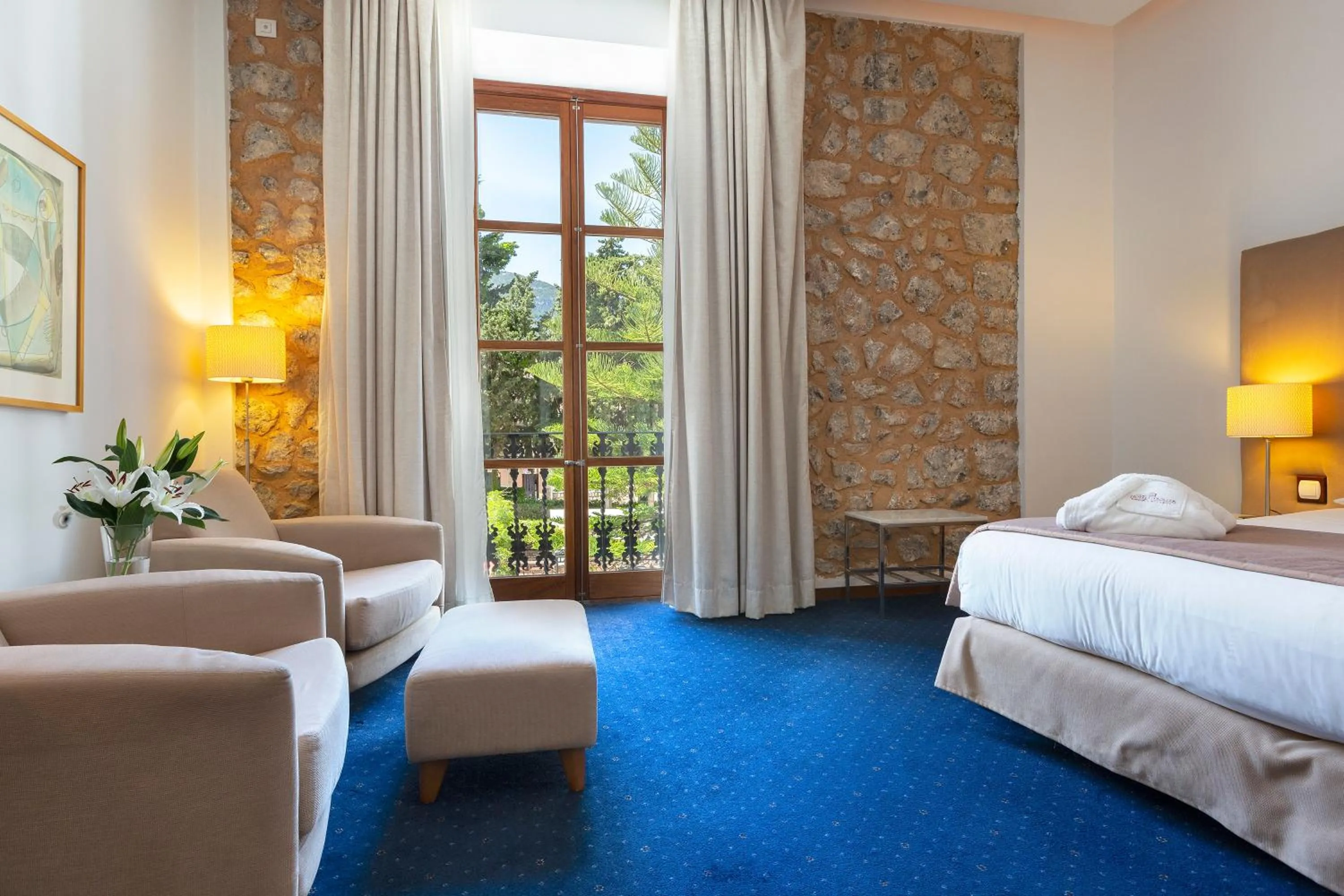 Seating area, Bed in Gran Hotel Soller