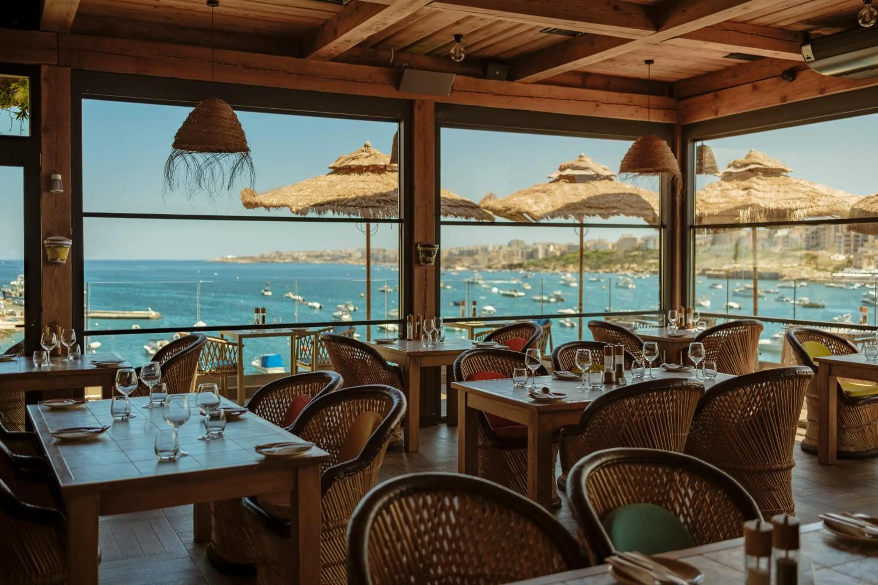 Restaurant/places to eat in Damare Resort & SPA