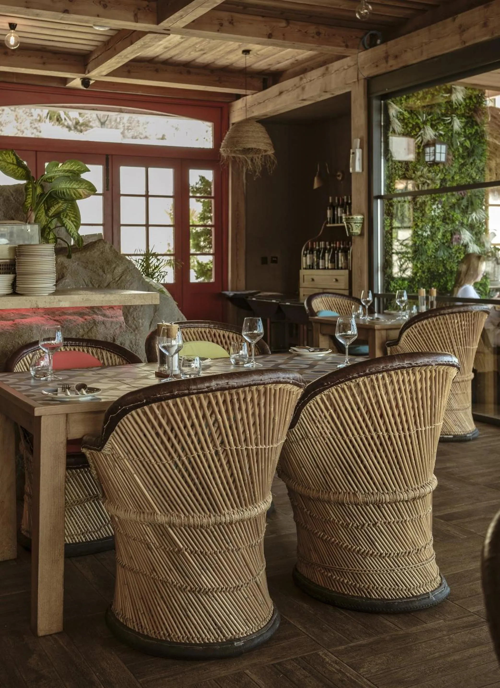 Restaurant/places to eat in Damare Resort & SPA