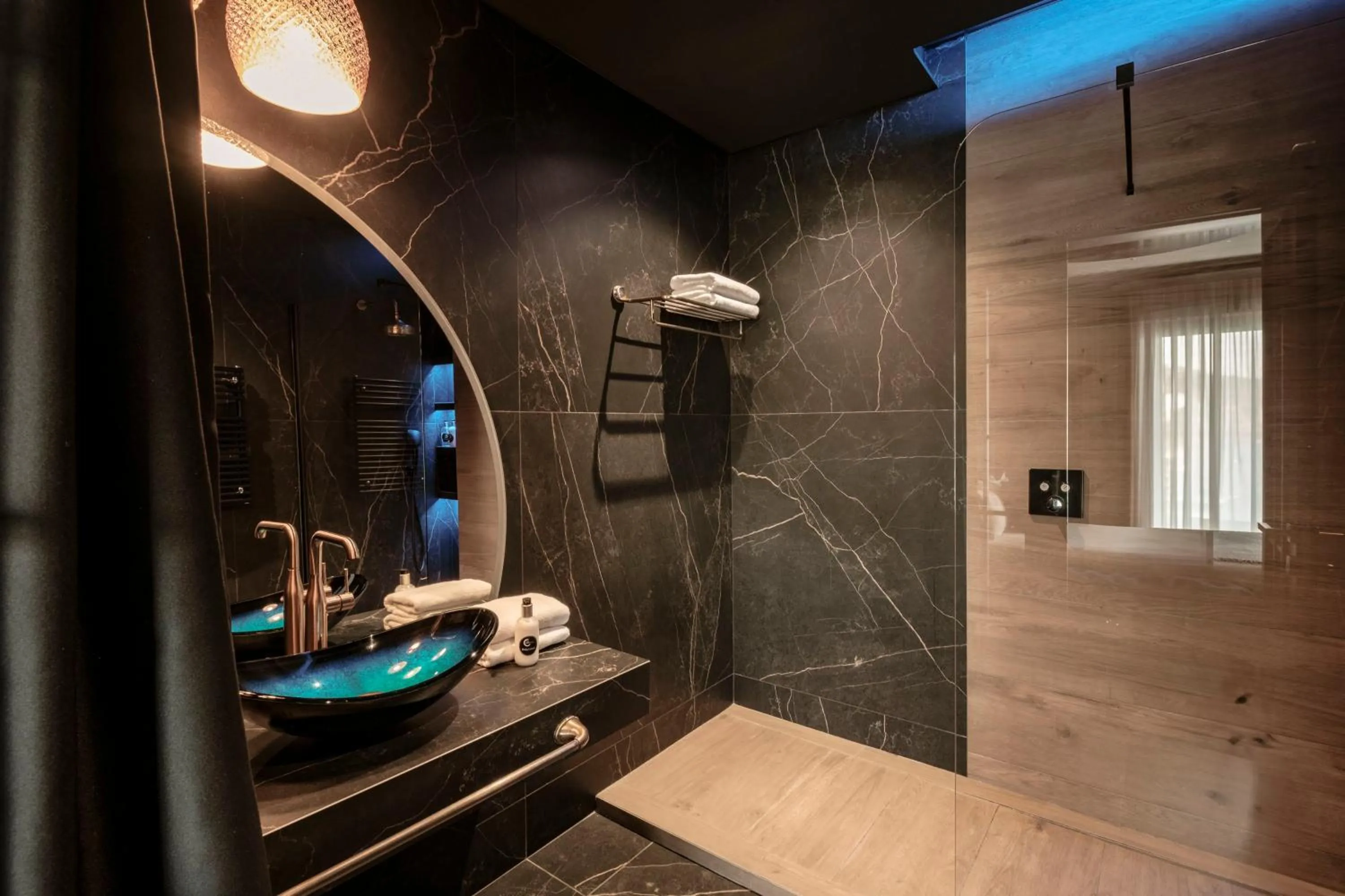 Shower in Damare Resort & SPA