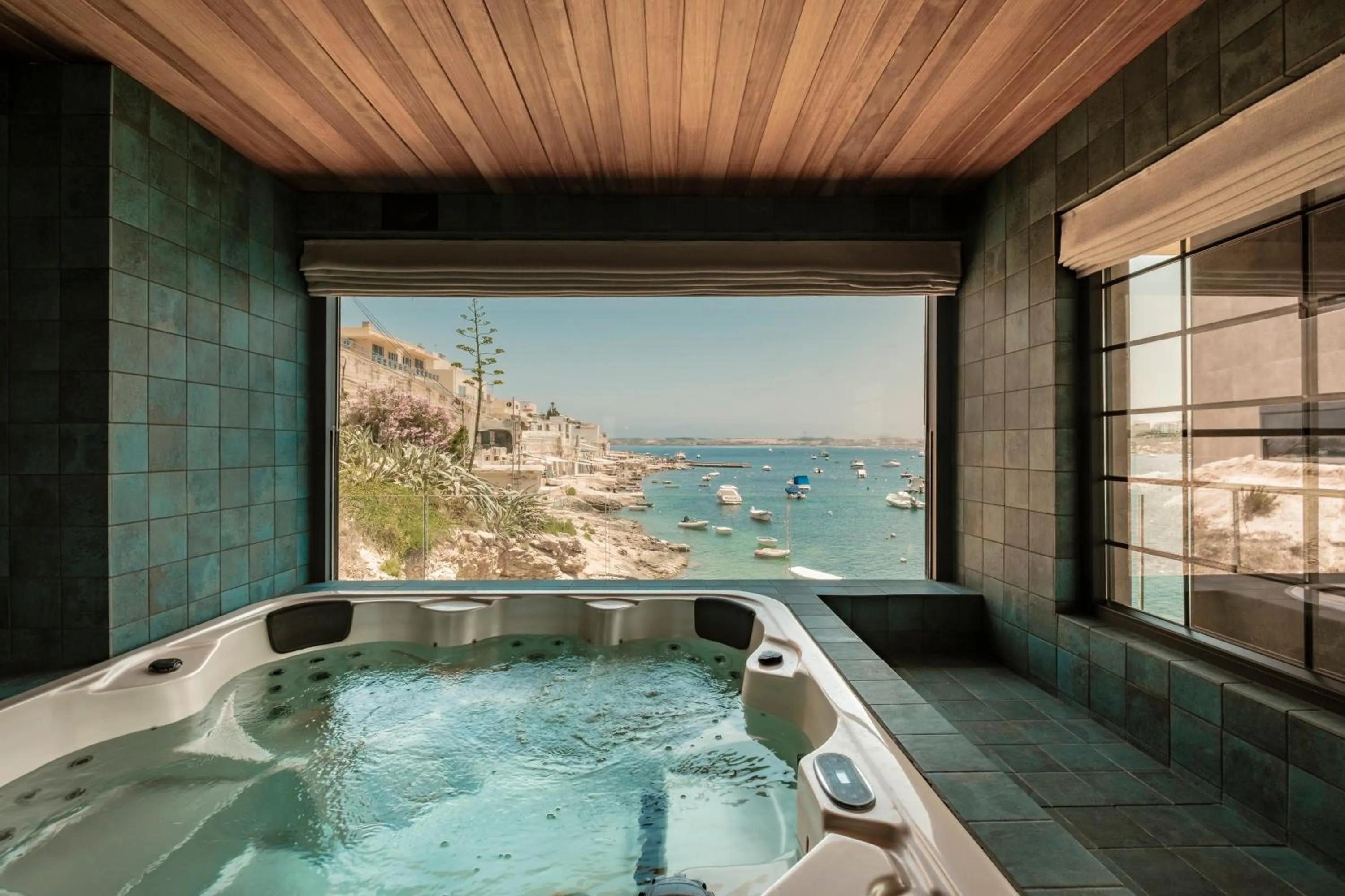 Hot Tub in Damare Resort & SPA