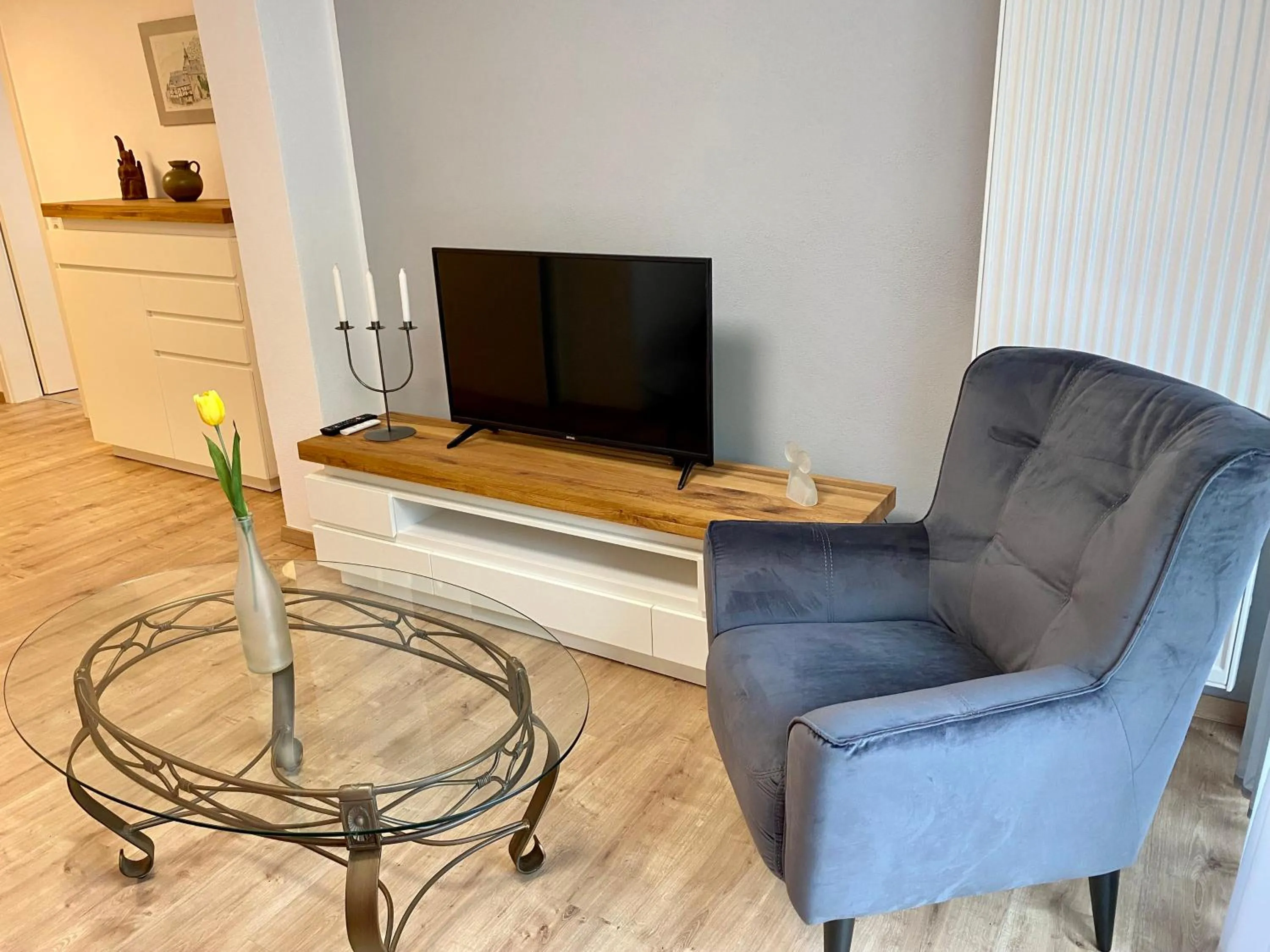 Communal lounge/ TV room in Haus Maria Isenburg - Naturpark Rhein-Westerwald