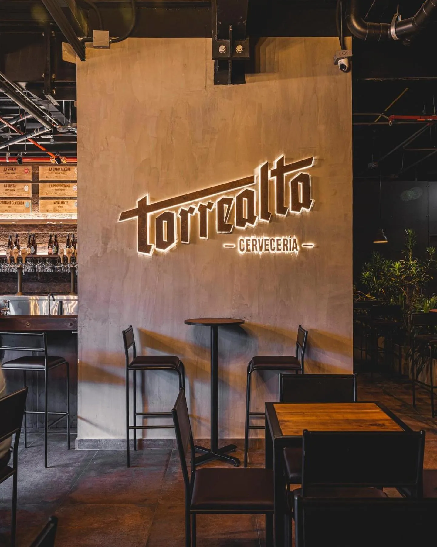 Restaurant/places to eat in Hotel Living by Armoniko