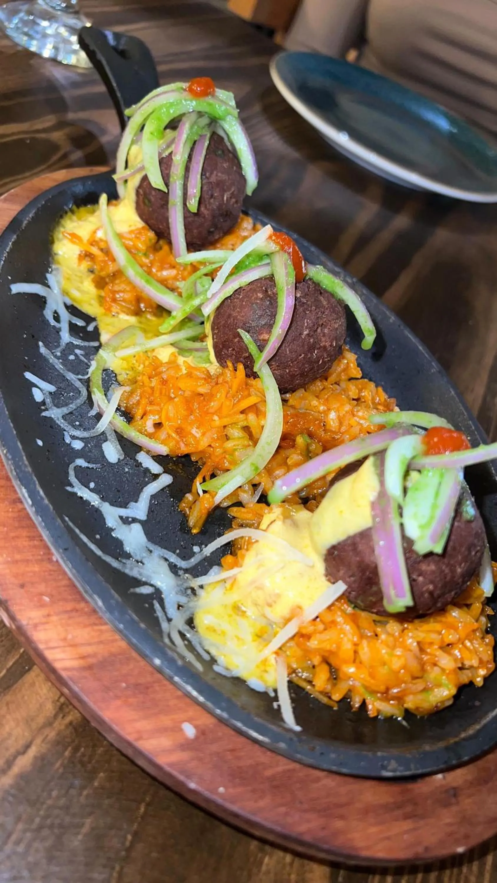 Restaurant/places to eat in Hotel Living by Armoniko