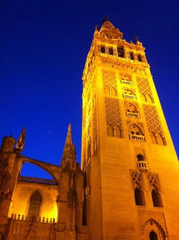 Property building in Adriano Boutique Sevilla