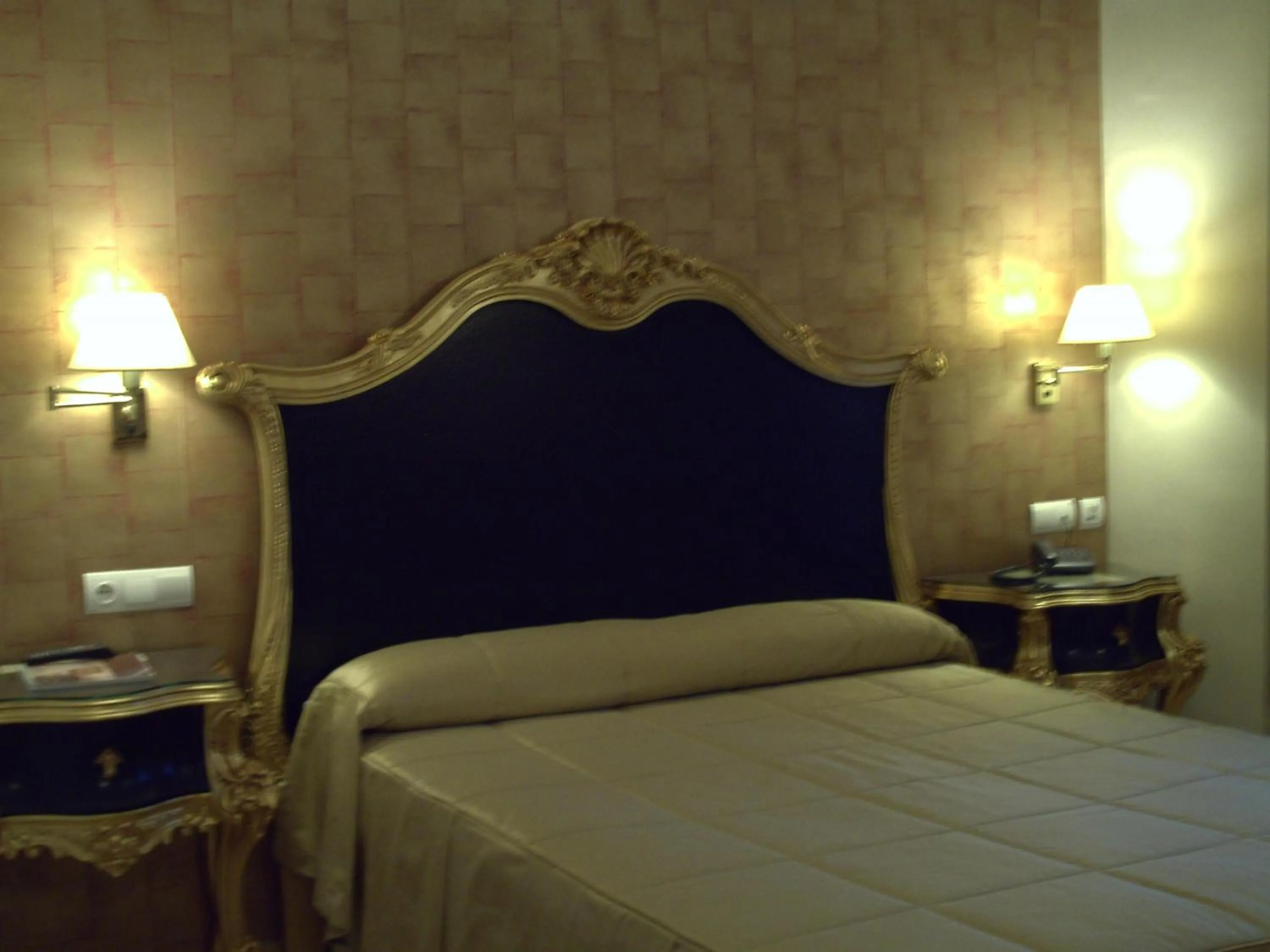 Bed in Adriano Boutique Sevilla