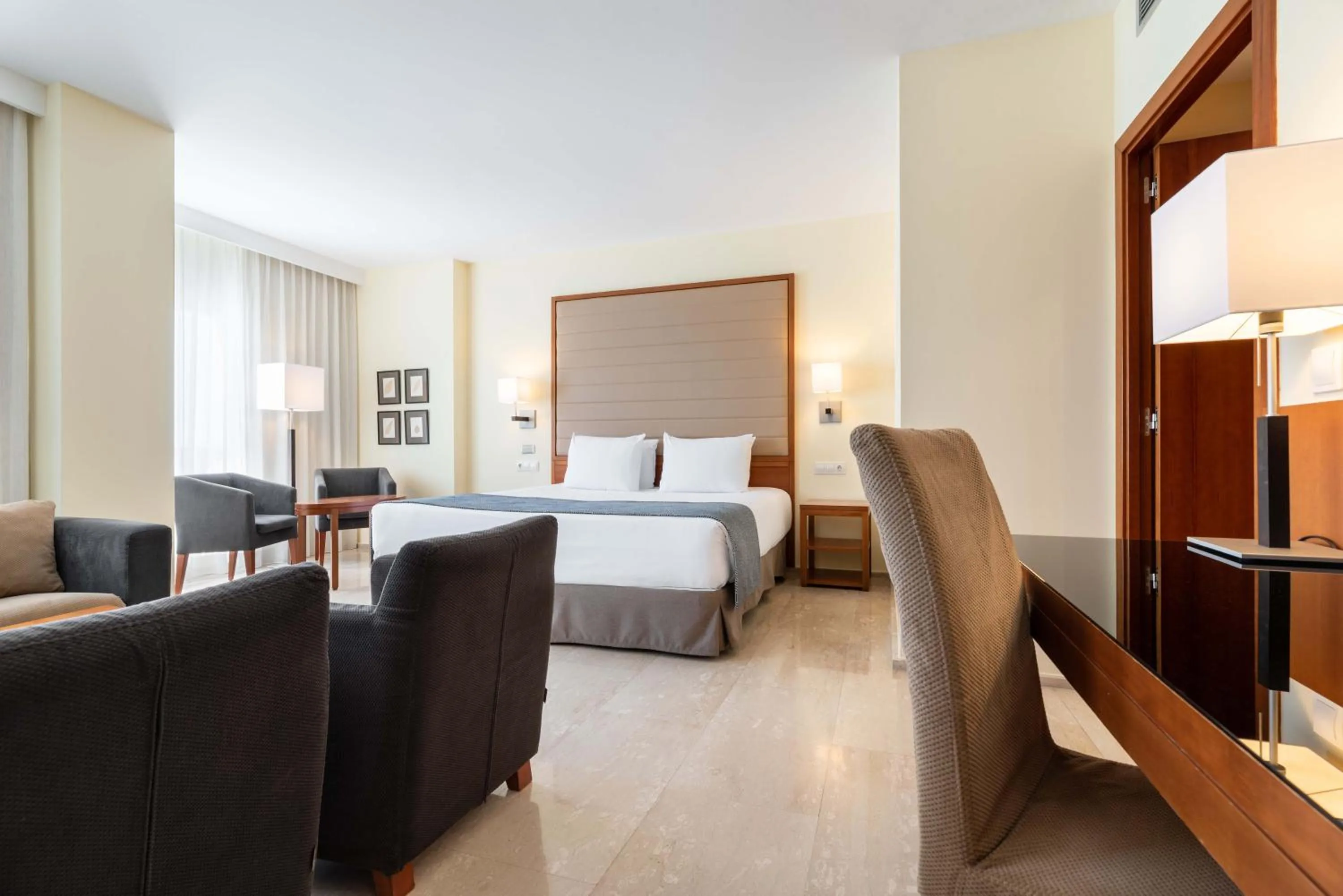 Living room, Bed in Eurostars Isla de La Toja