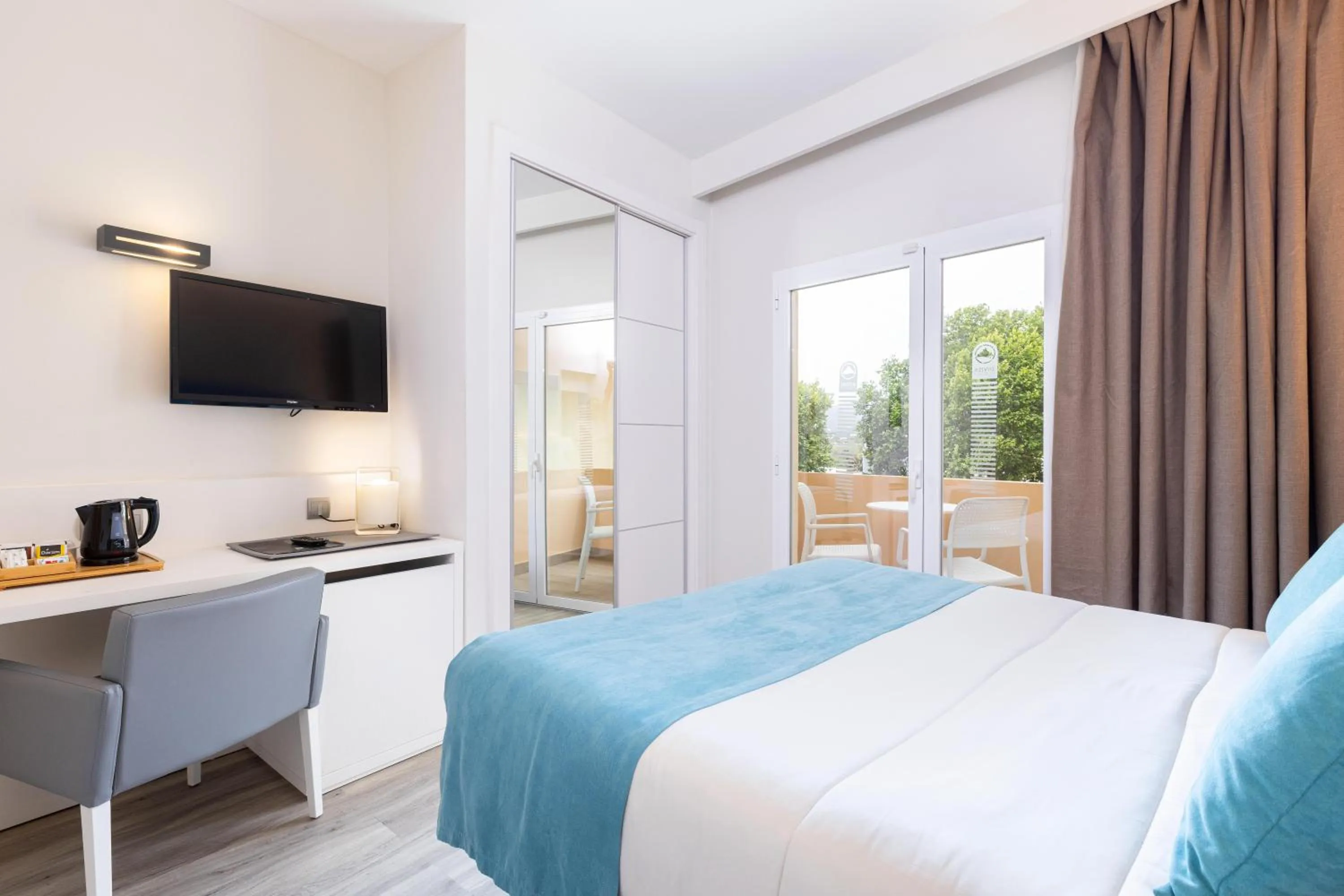 Photo of the whole room, Bed in Invisa Hotel Es Pla - Adults Only