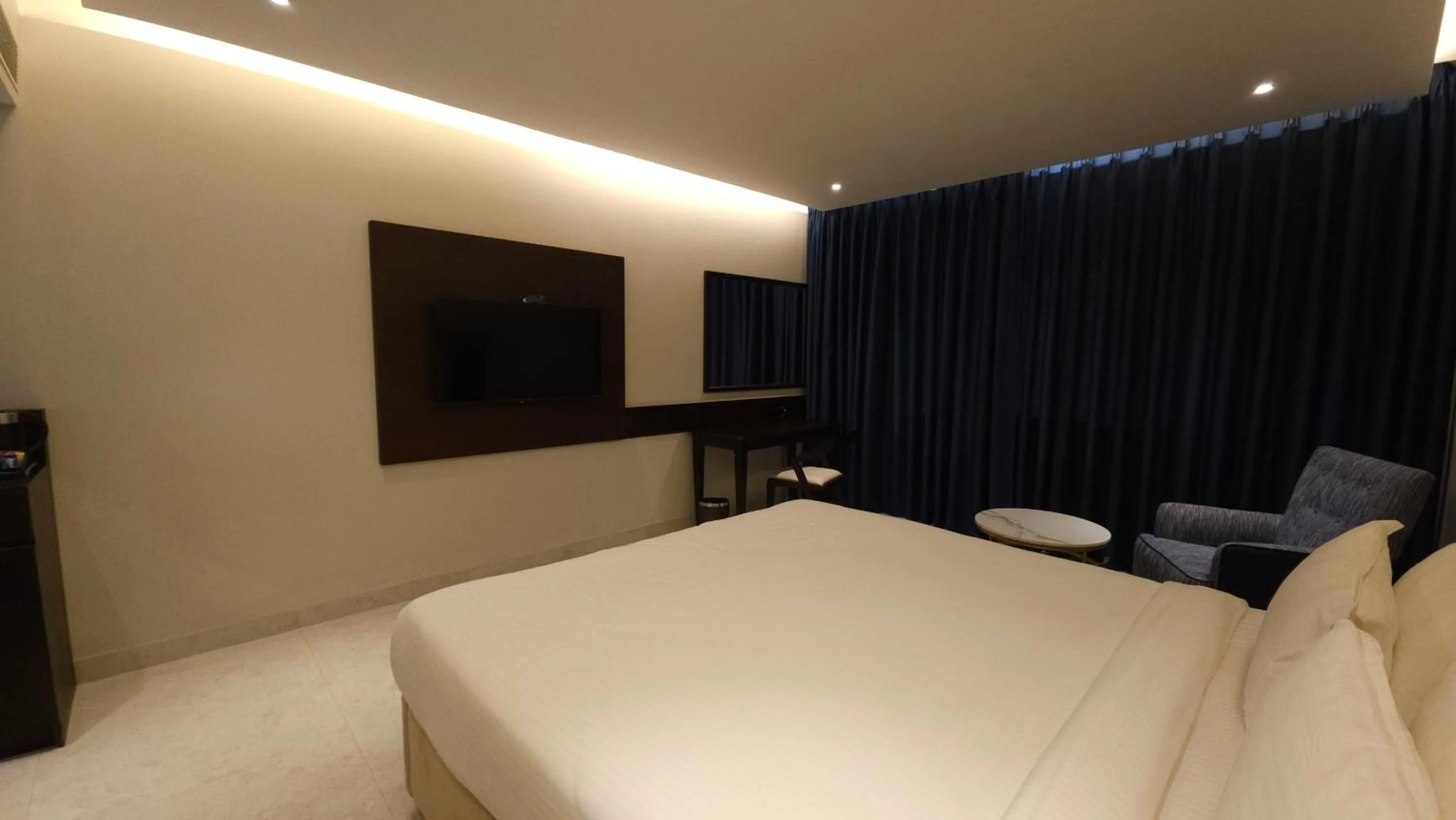 Bed in Mayur Belgaum Presidency Hotel & Spa