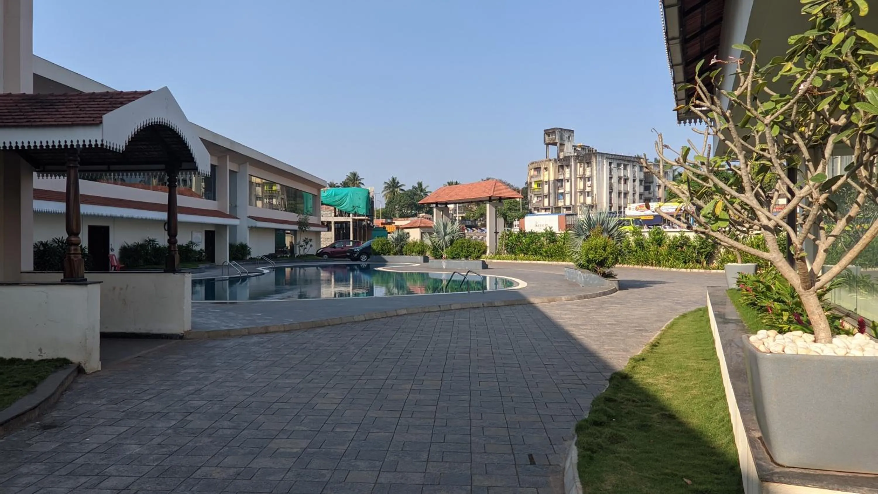Swimming pool in Mayur Belgaum Presidency Hotel & Spa