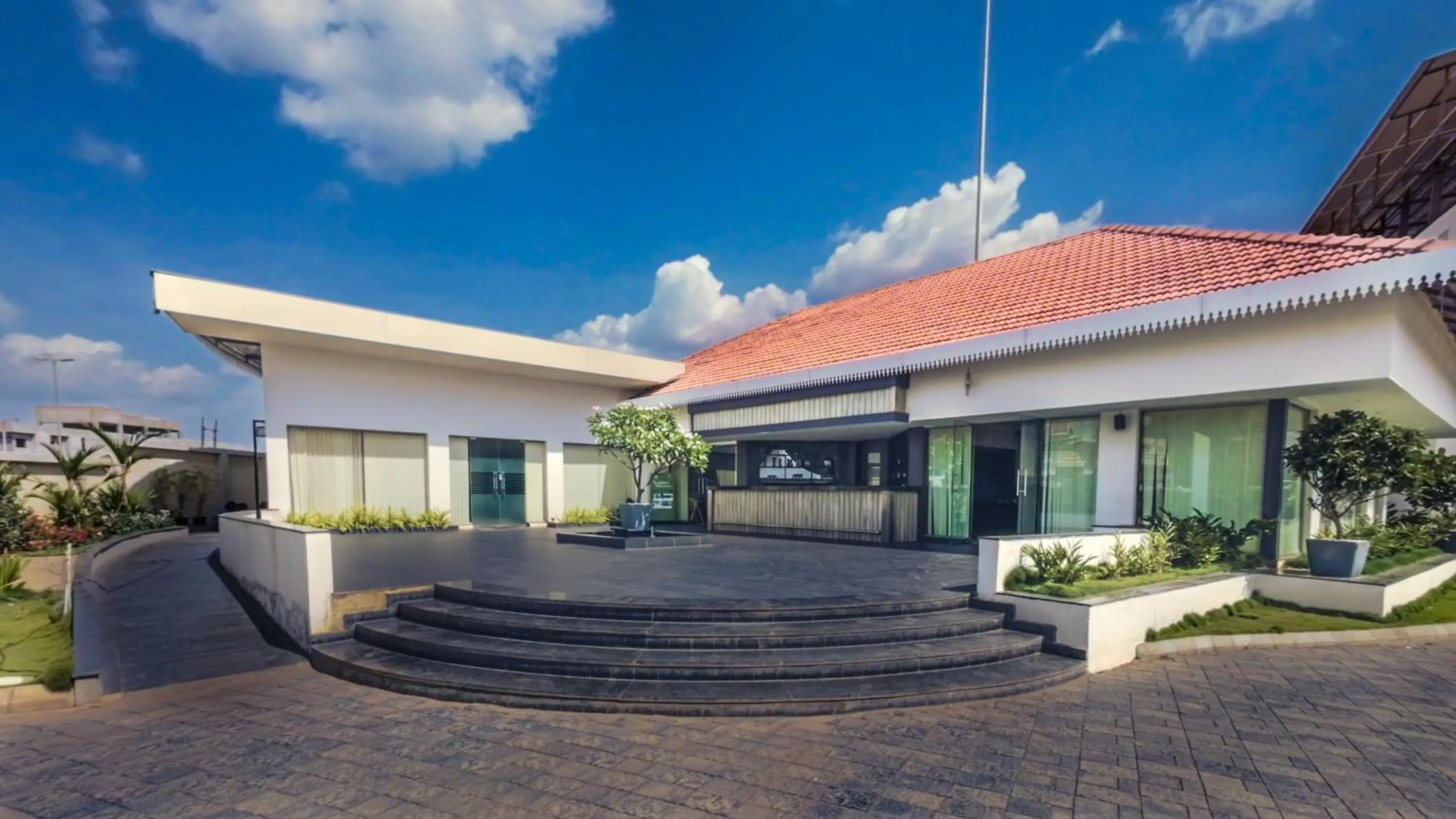 Restaurant/places to eat in Mayur Belgaum Presidency Hotel & Spa