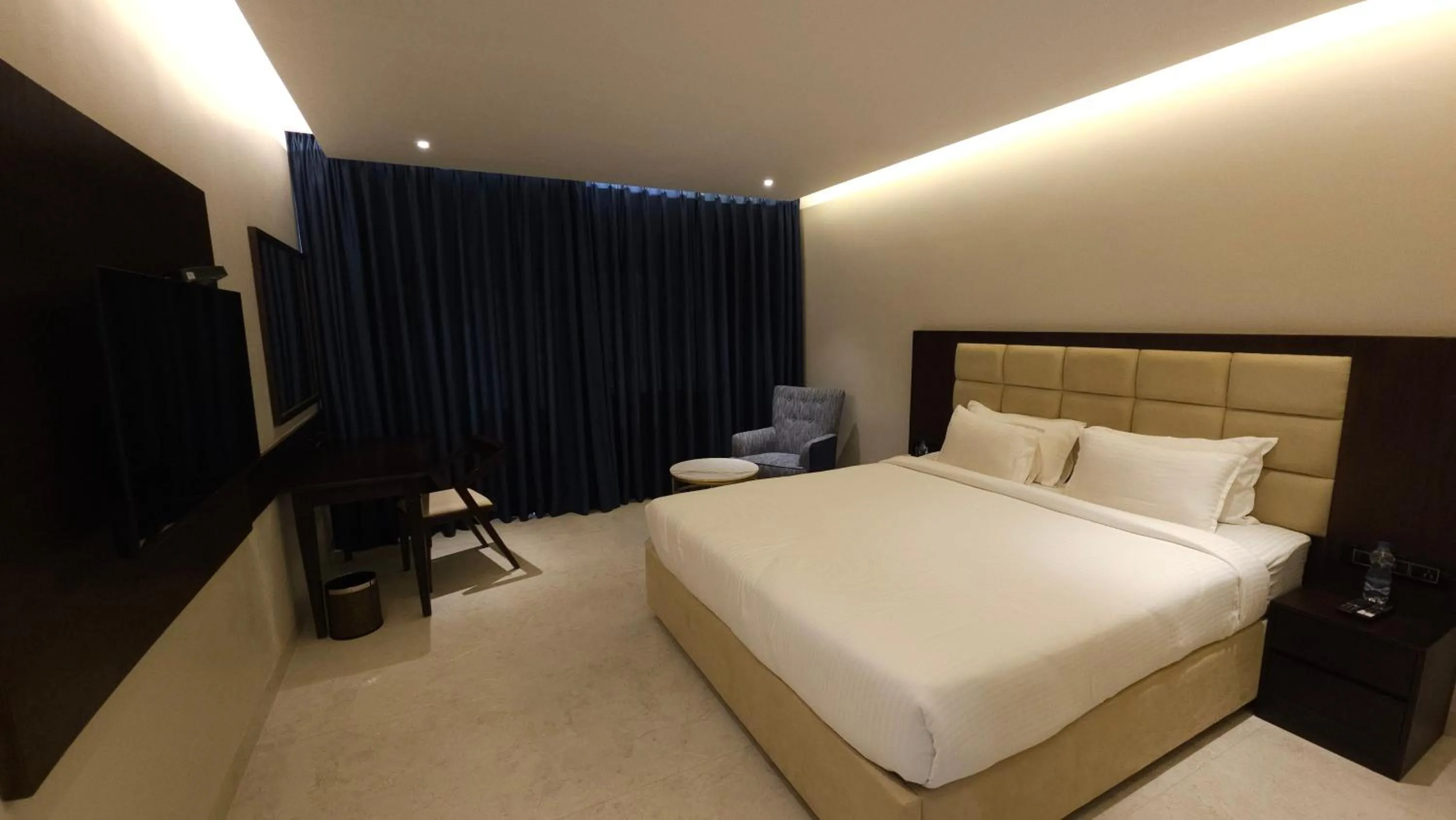 Bed in Mayur Belgaum Presidency Hotel & Spa