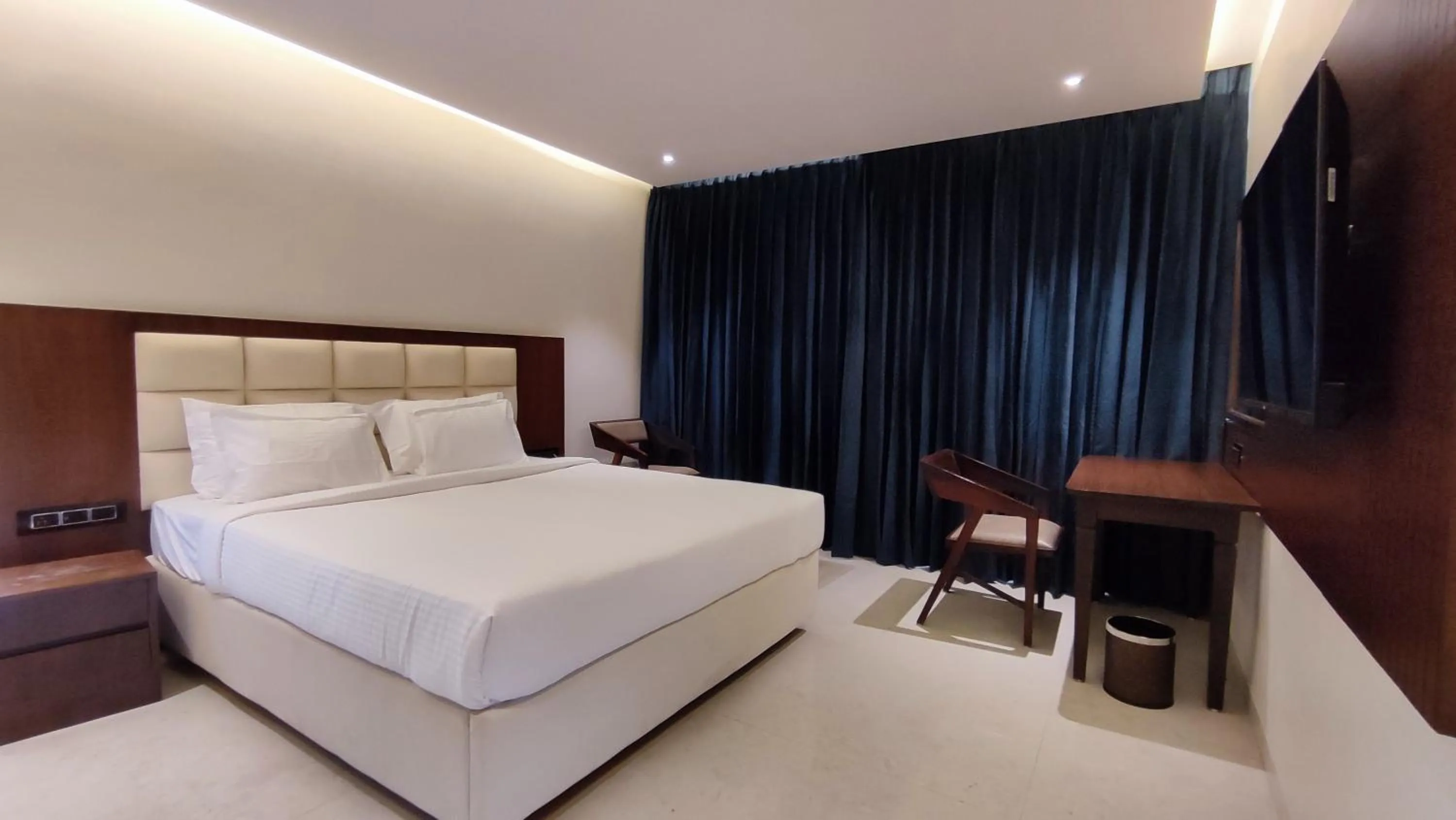 Bed in Mayur Belgaum Presidency Hotel & Spa