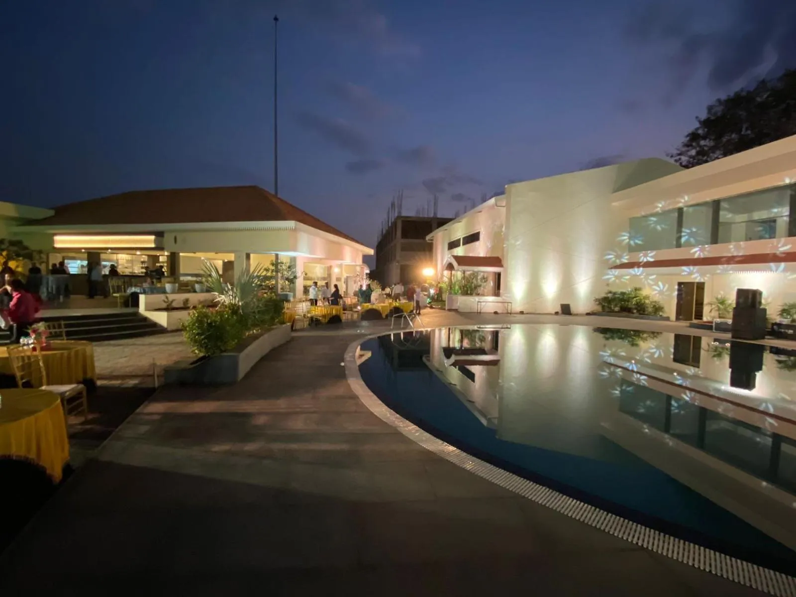 Swimming pool in Mayur Belgaum Presidency Hotel & Spa