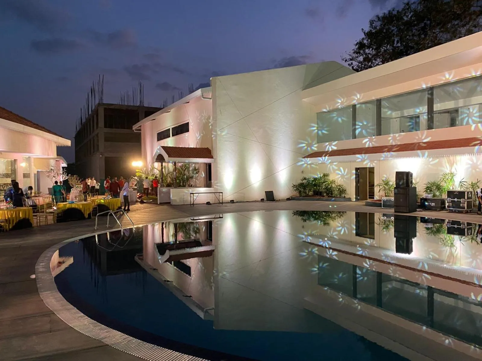 Swimming pool in Mayur Belgaum Presidency Hotel & Spa