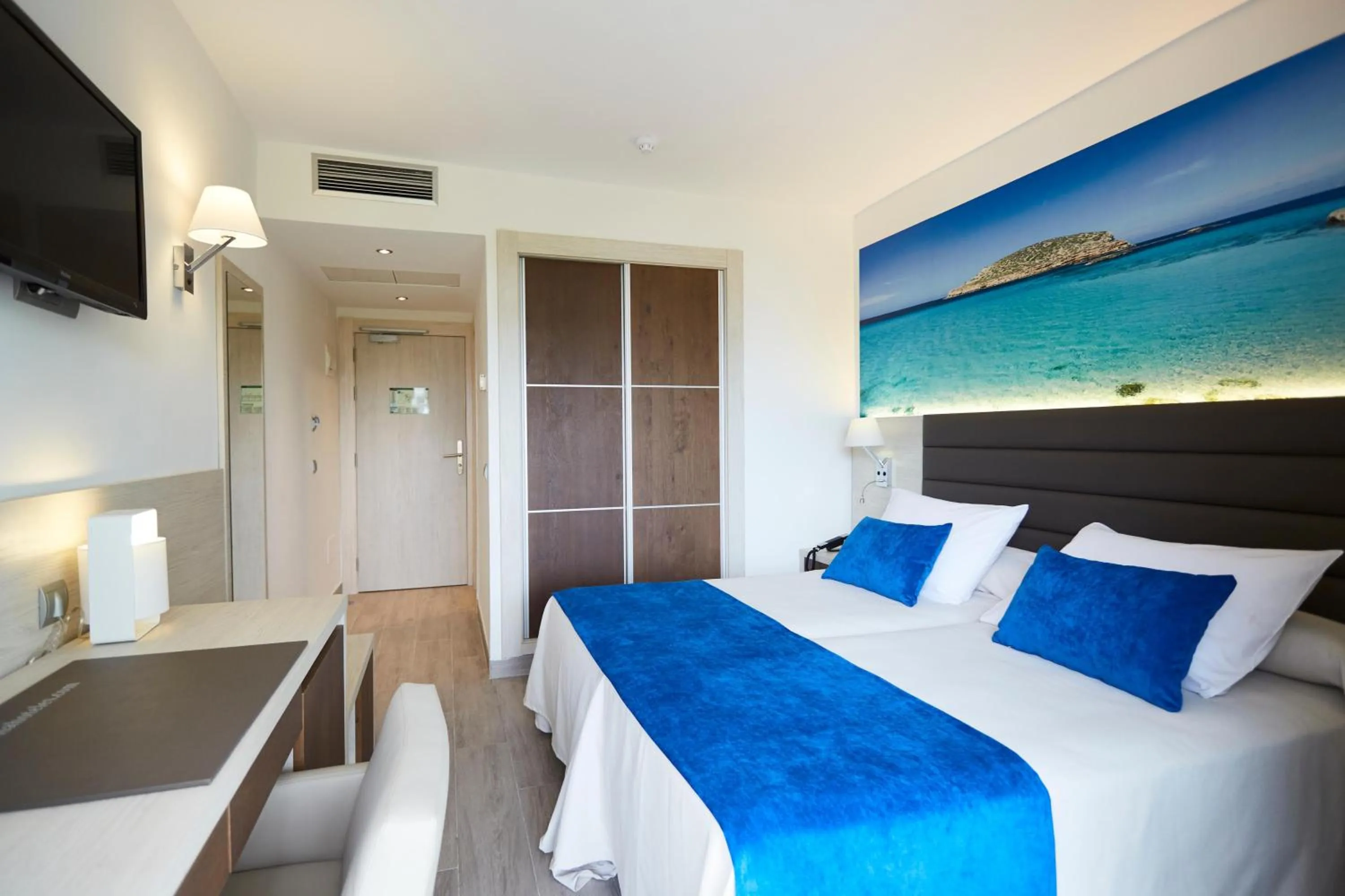 Photo of the whole room, Bed in Invisa Hotel Club Cala Blanca