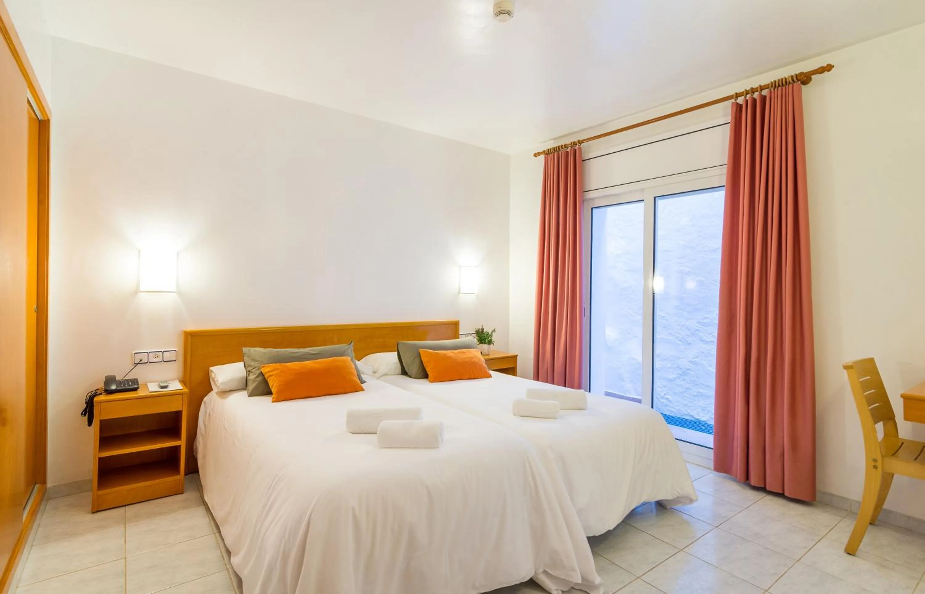 Photo of the whole room in Hotel & Diving Les Illes