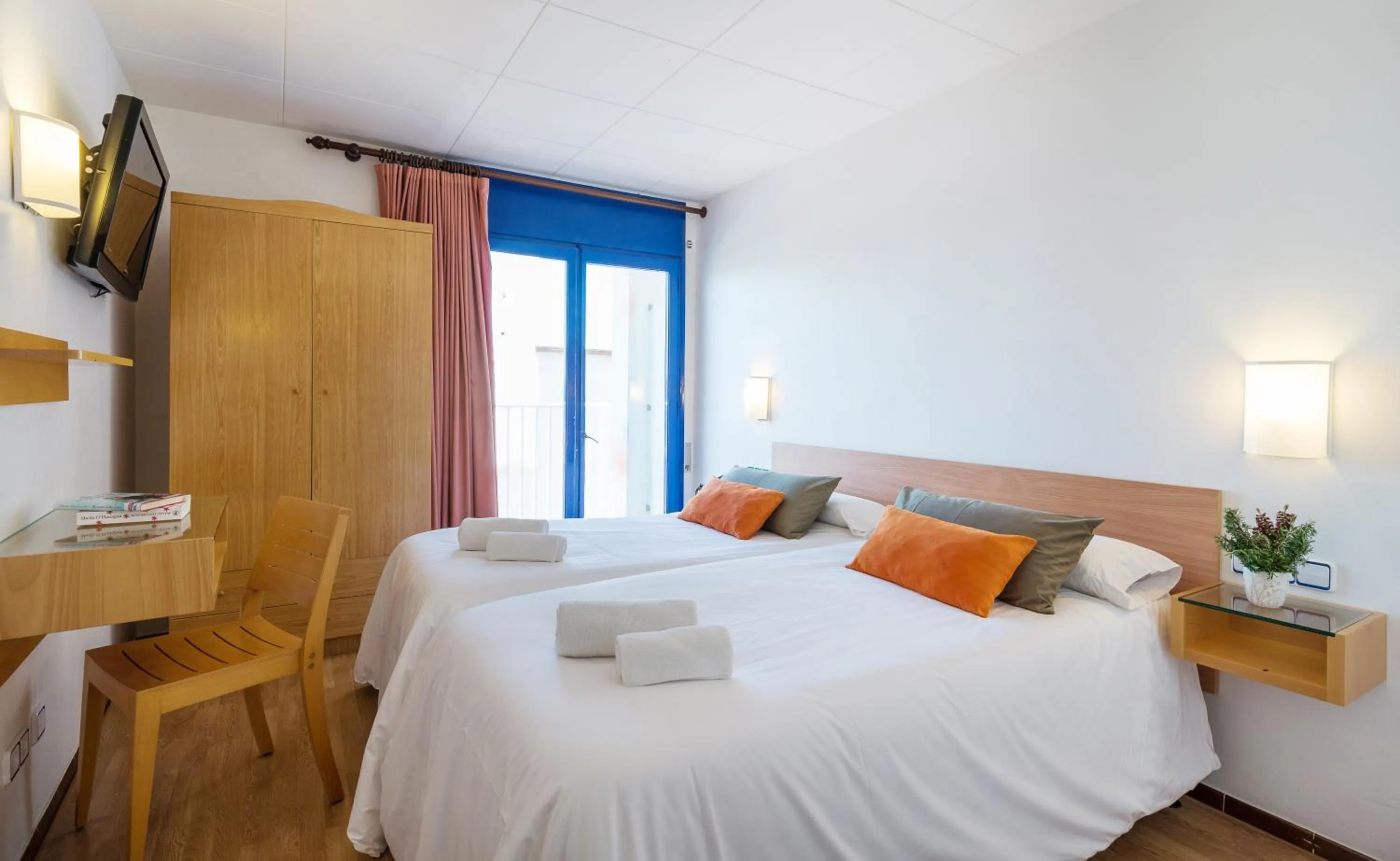 Photo of the whole room in Hotel & Diving Les Illes