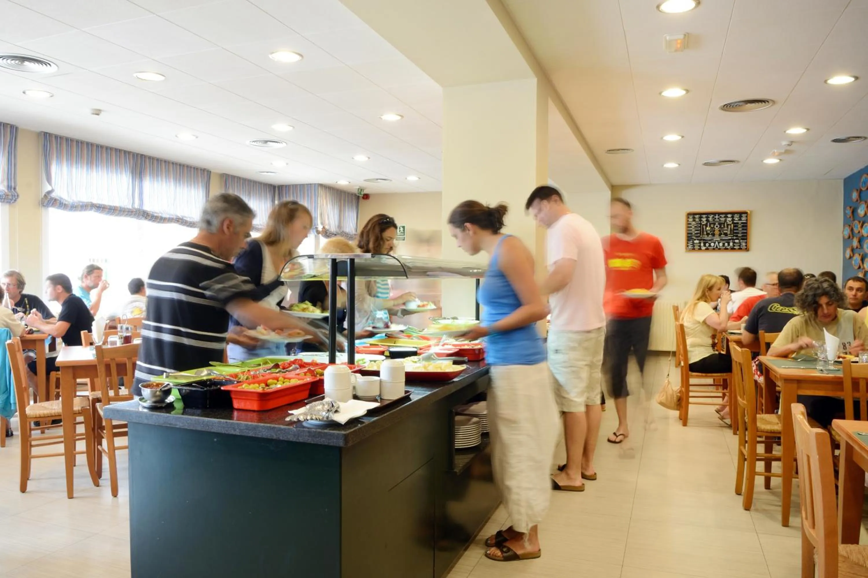 Restaurant/places to eat in Hotel & Diving Les Illes