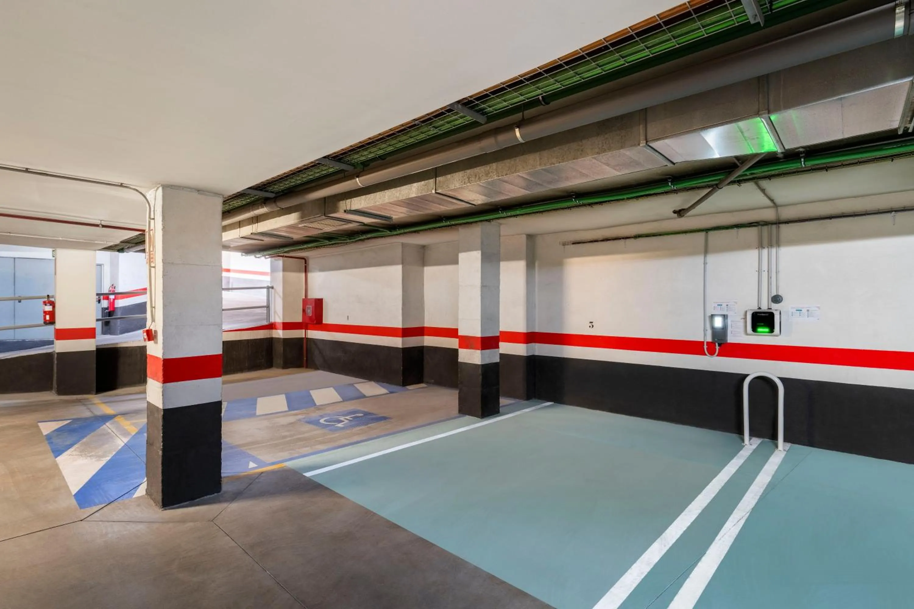 Parking in Eurostars Plaza Acueducto