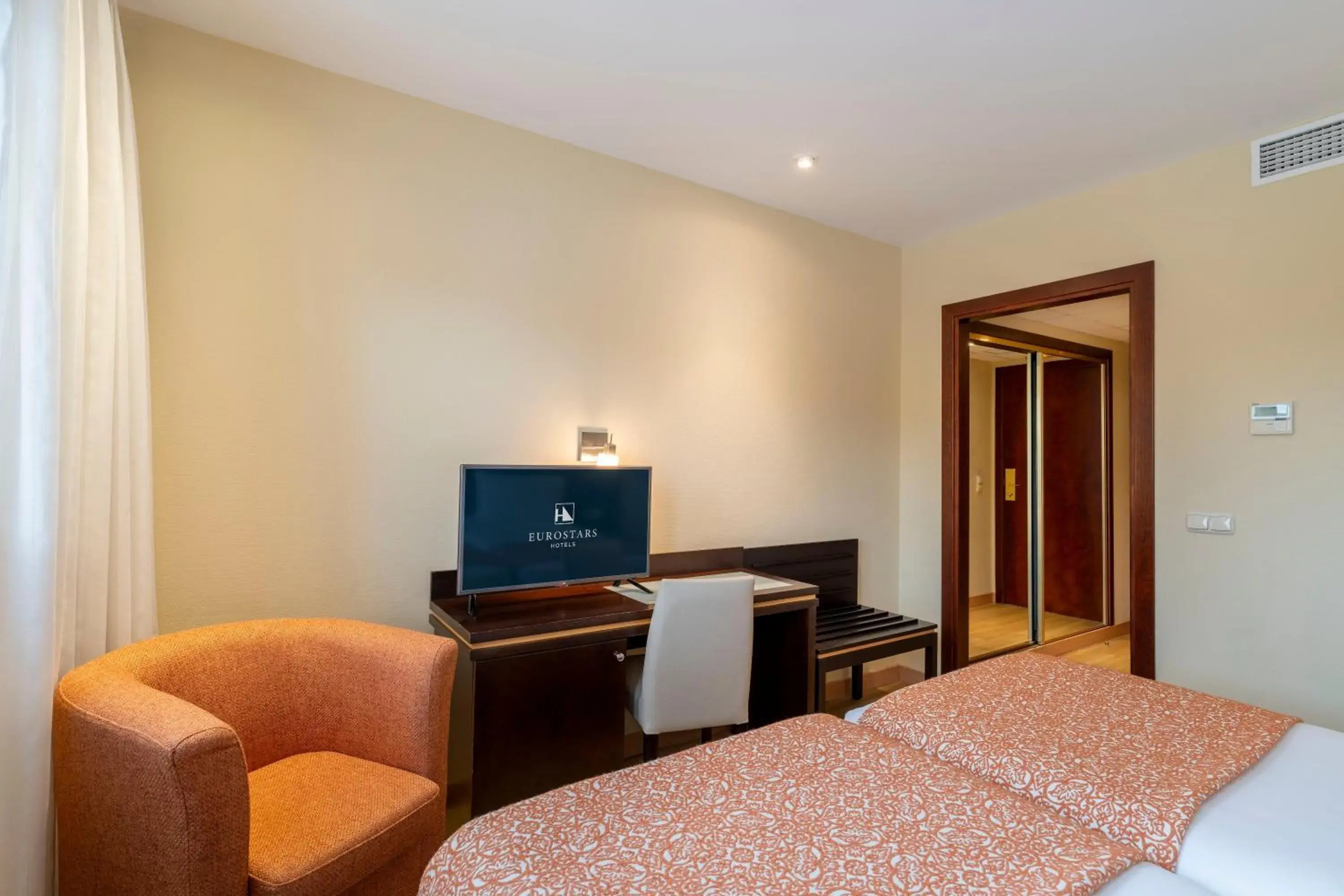 Double or Twin Room (1-2 Adults) in Eurostars Plaza Acueducto Double or Twin Room (1-2 Adults) in Eurostars Plaza Acueducto