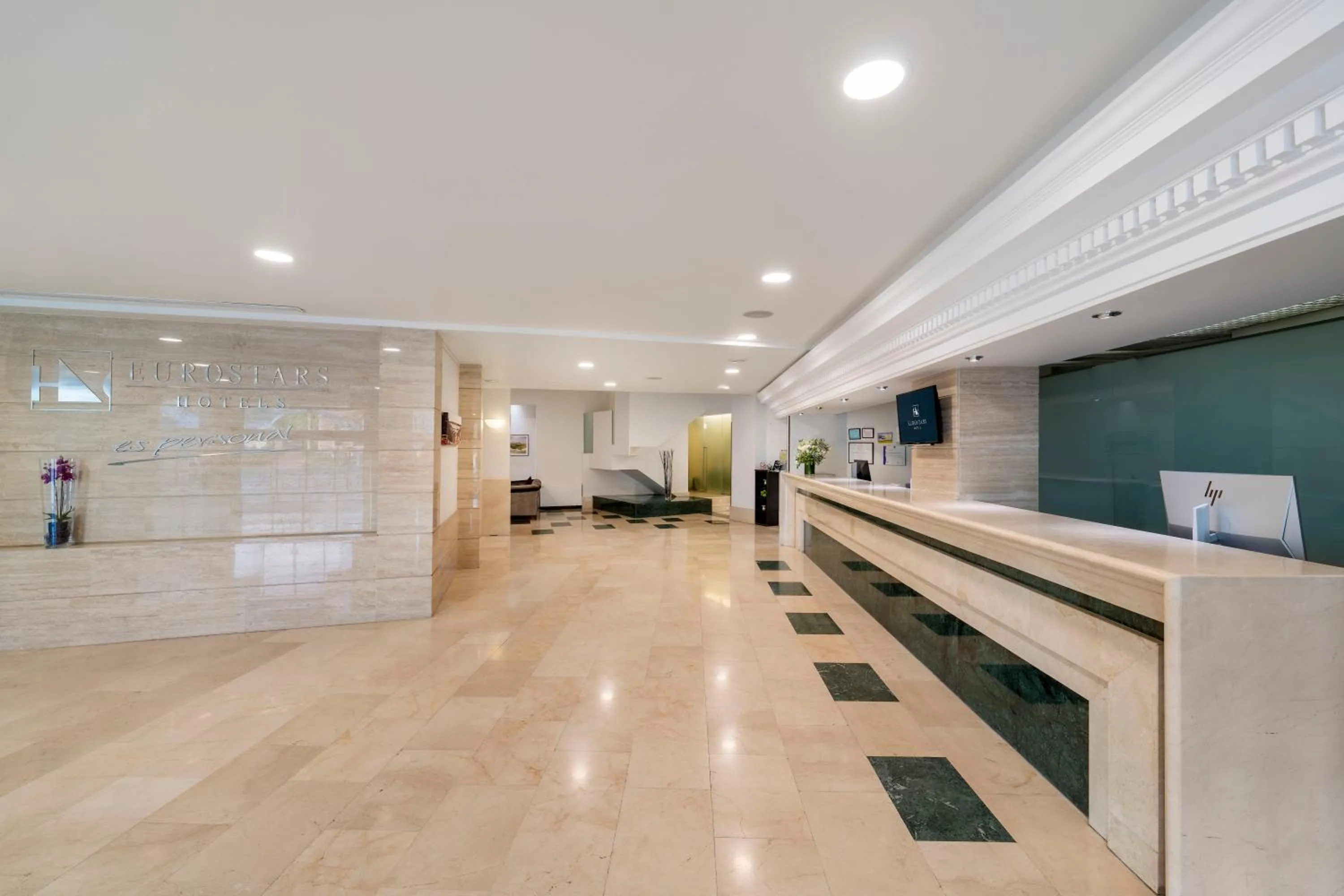 Lobby or reception in Eurostars Plaza Acueducto