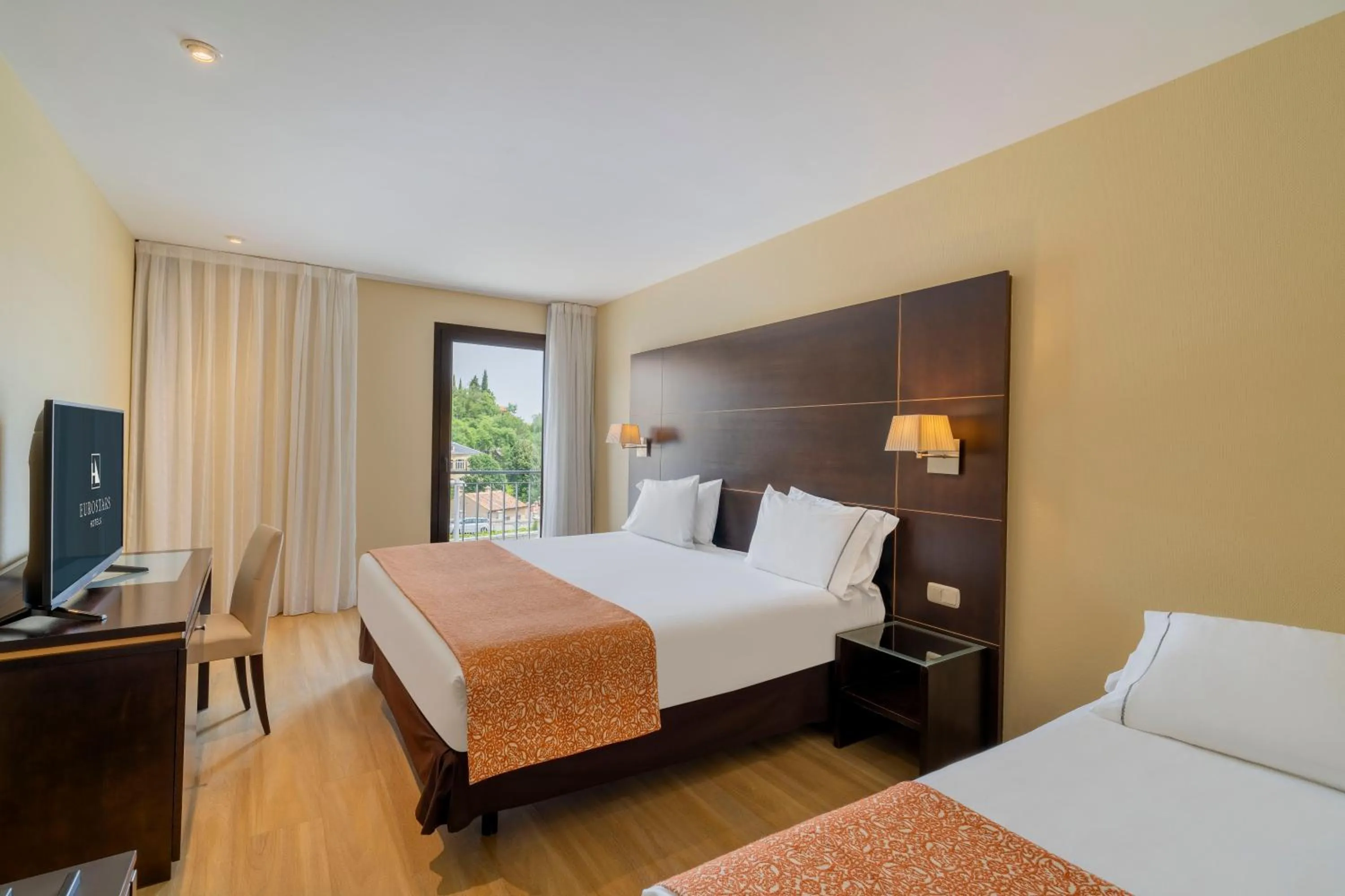 Bedroom, Bed in Eurostars Plaza Acueducto