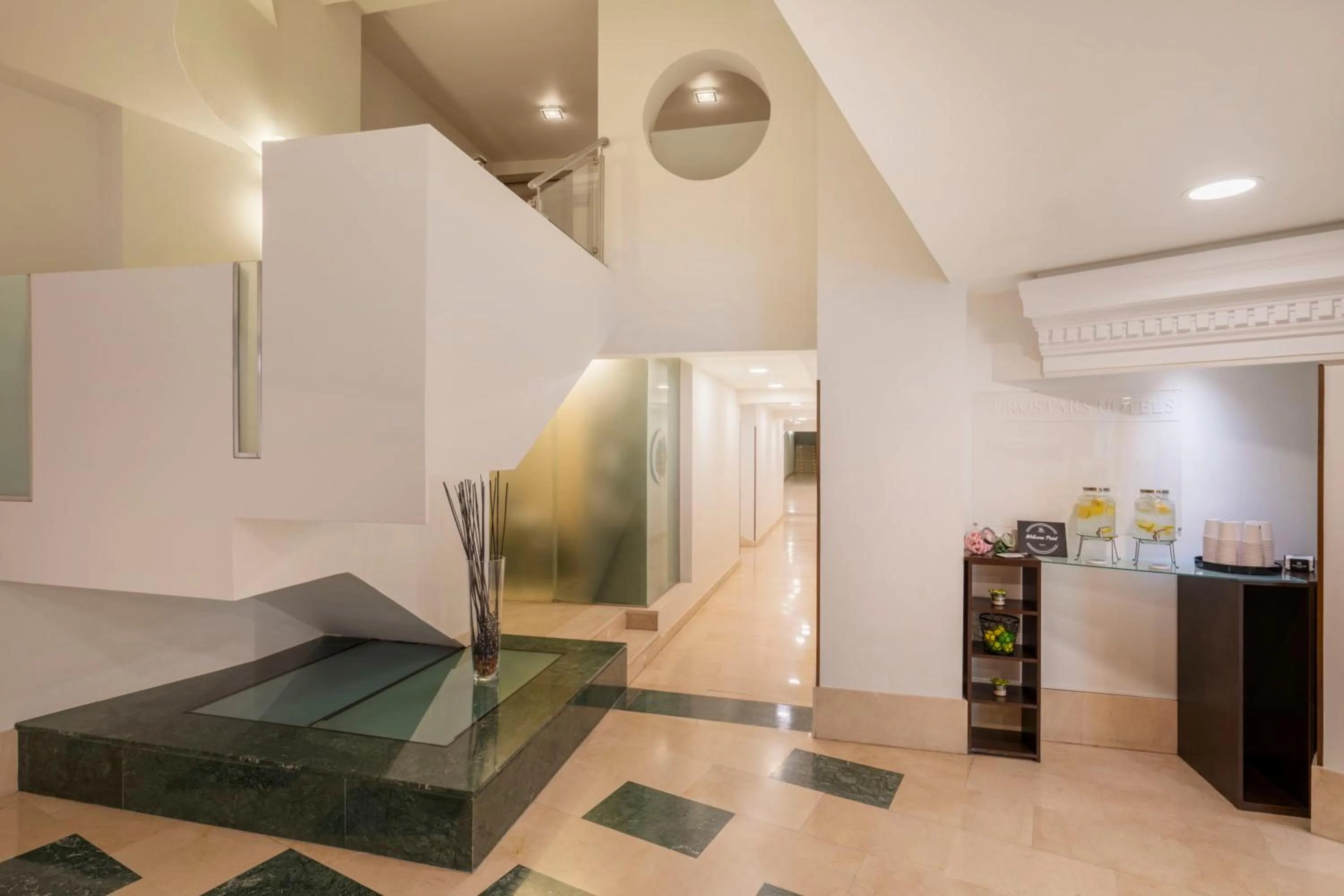 Lobby or reception in Eurostars Plaza Acueducto