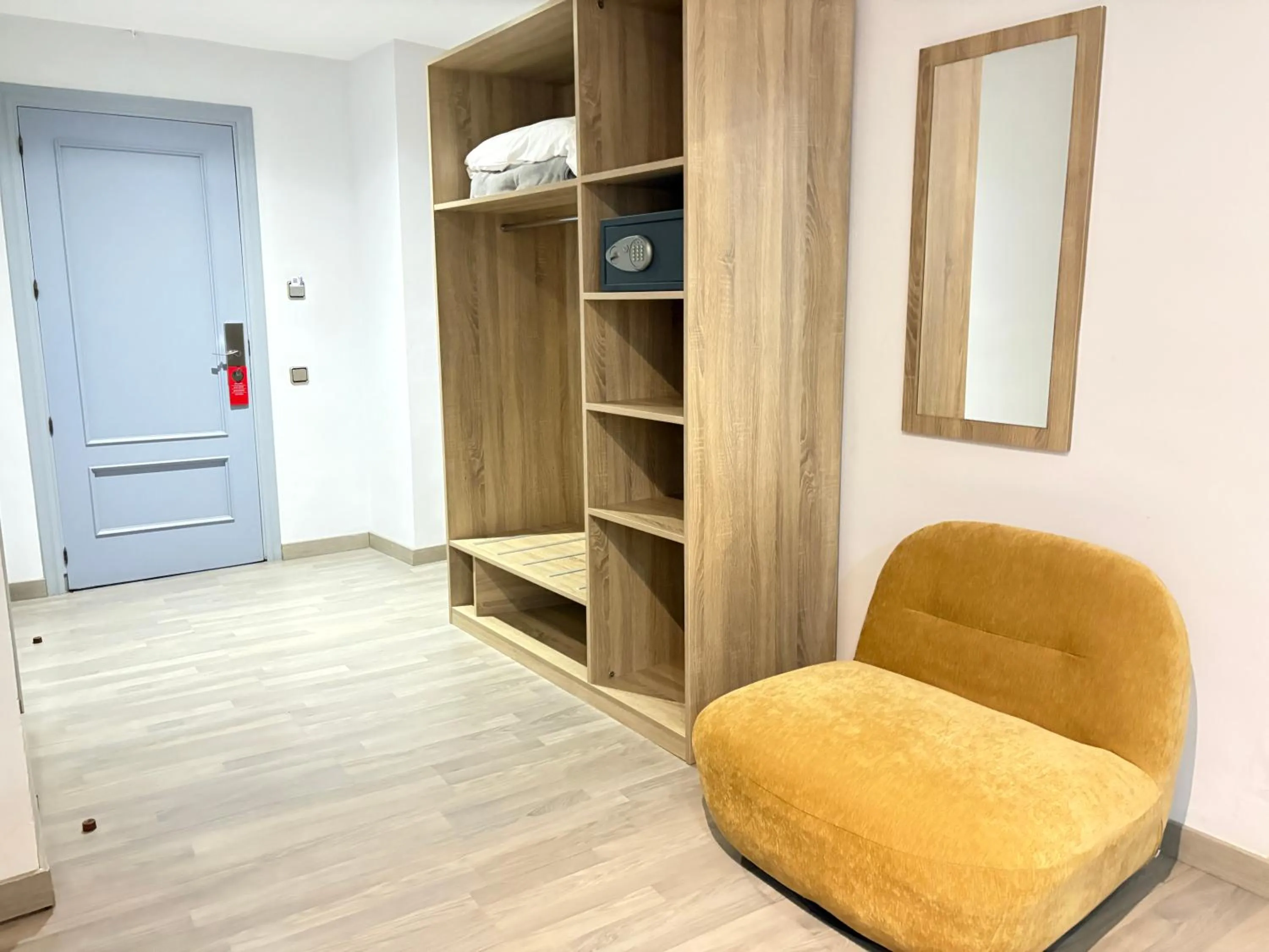 Photo of the whole room in Ramblas Hotel