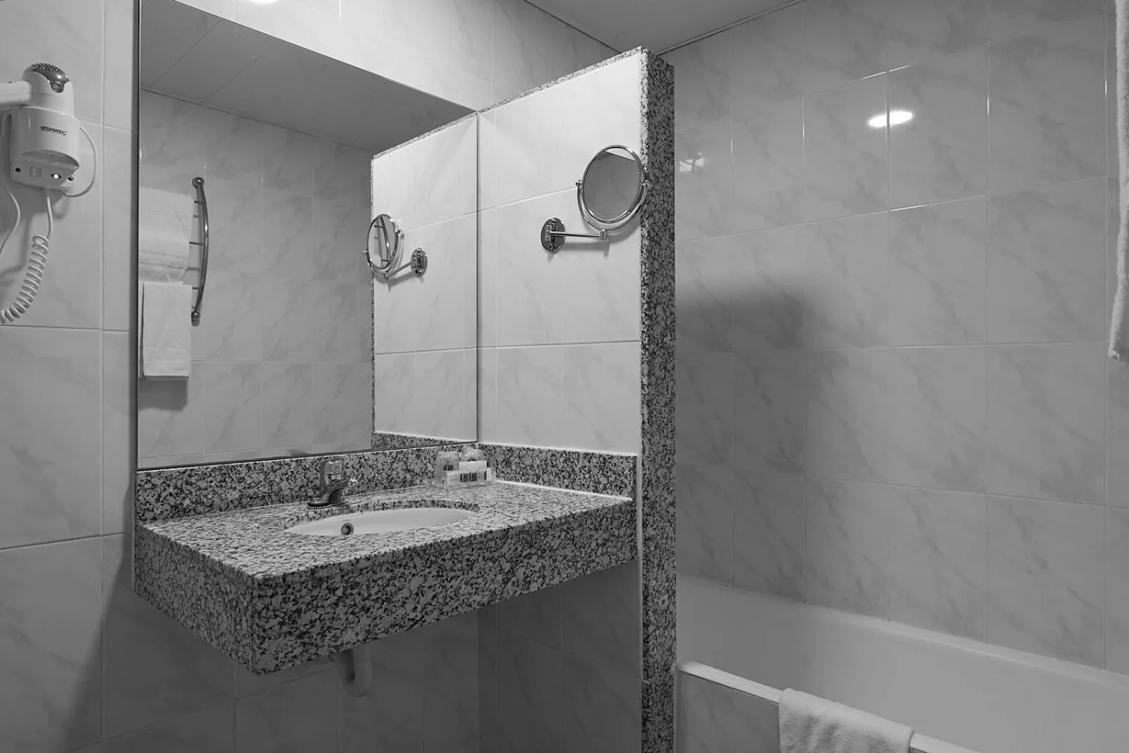 Bathroom in Ramblas Hotel