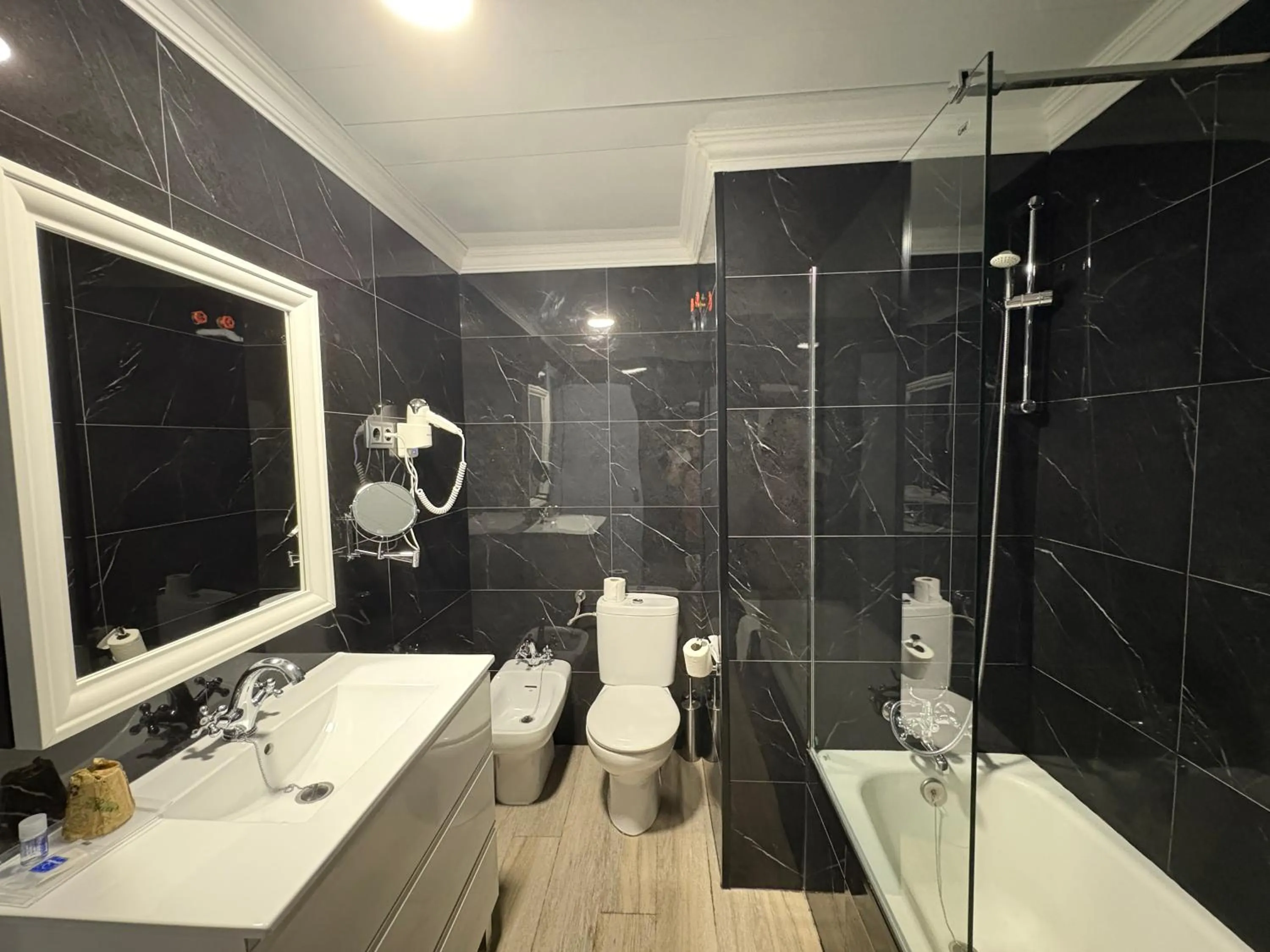 Bathroom in Ramblas Hotel