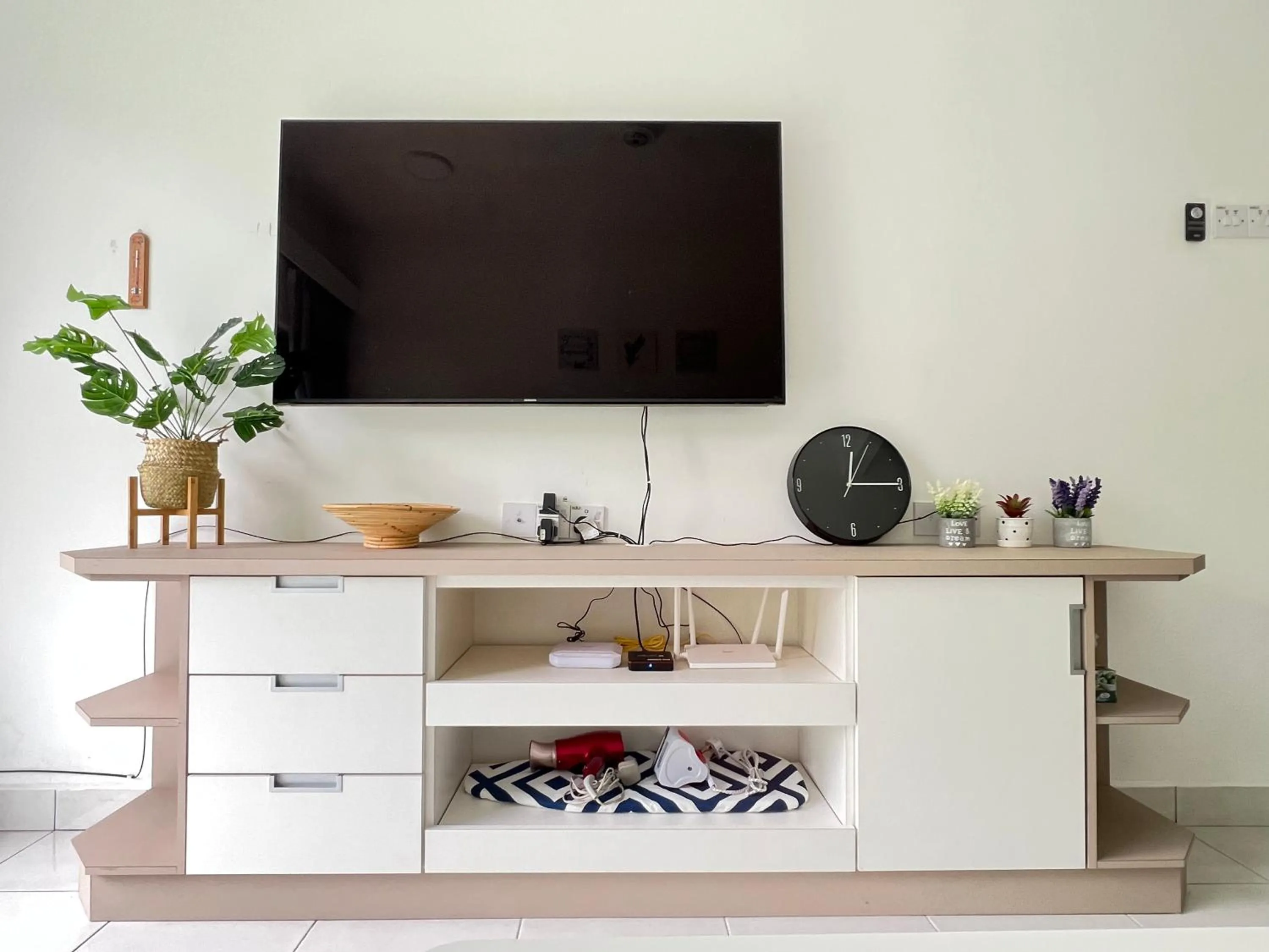 TV and multimedia in Cozystay @ The Quintet, Cameron