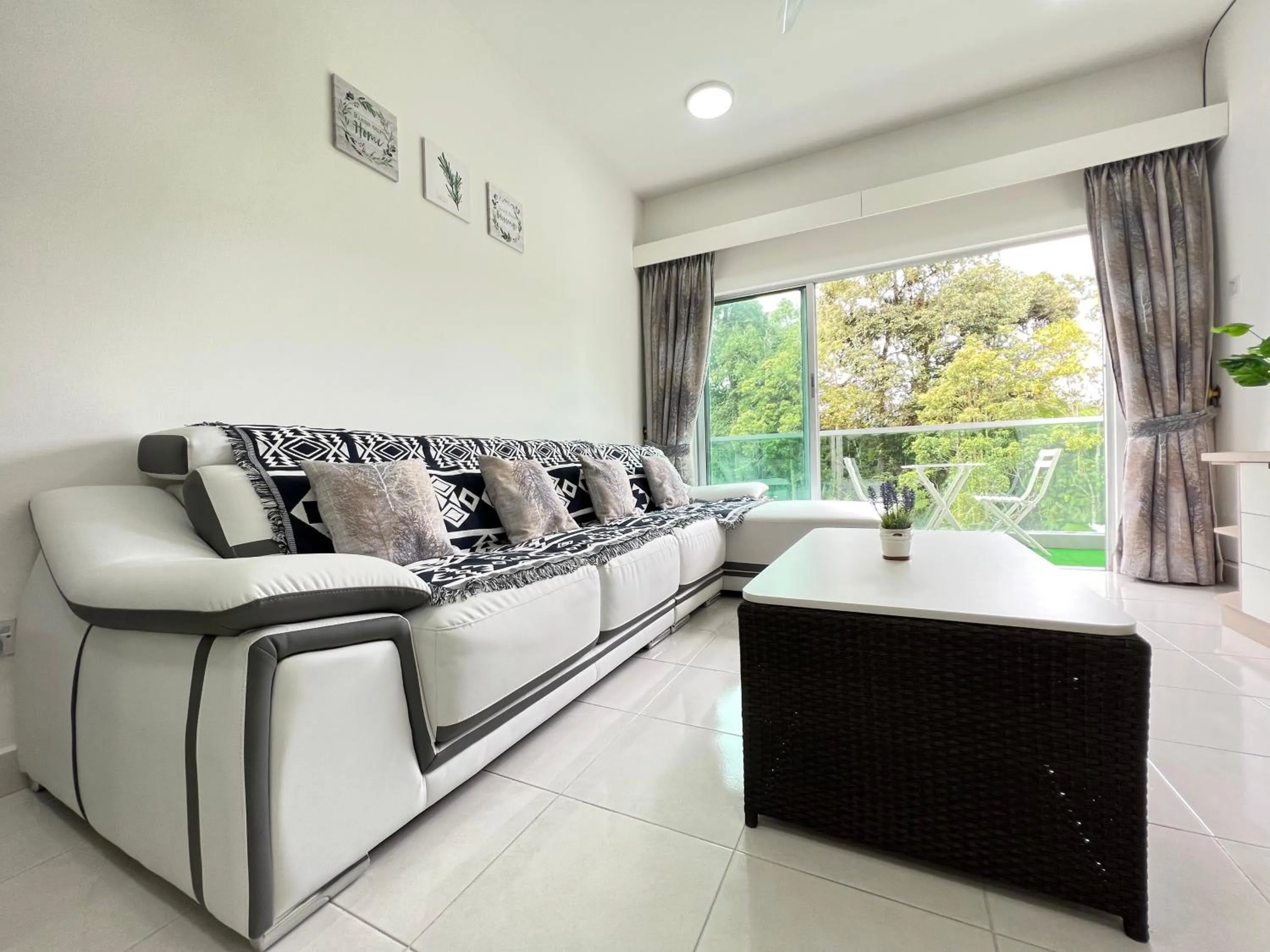 Living room in Cozystay @ The Quintet, Cameron