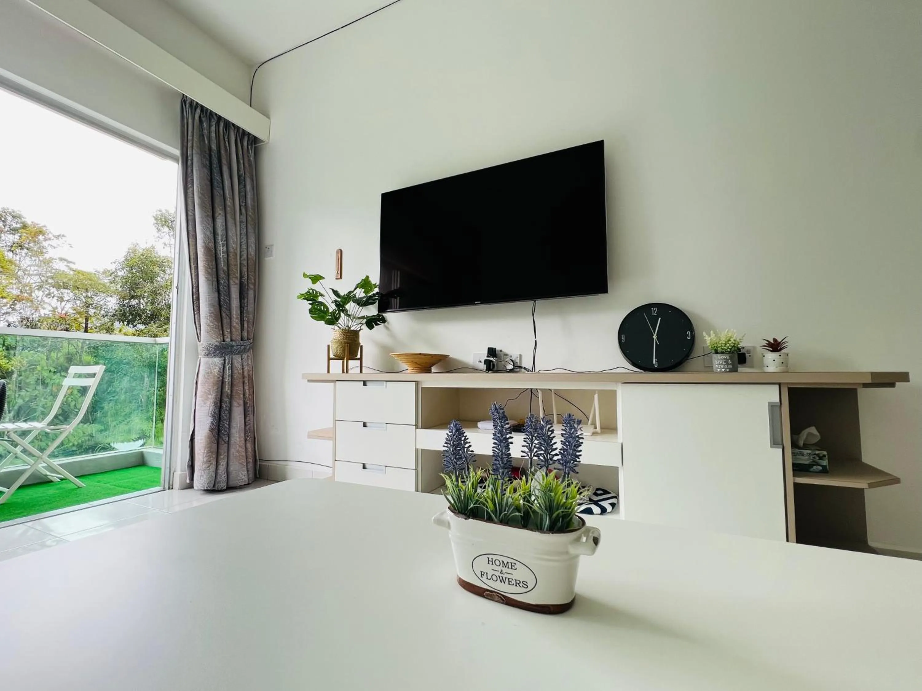 Communal lounge/ TV room in Cozystay @ The Quintet, Cameron