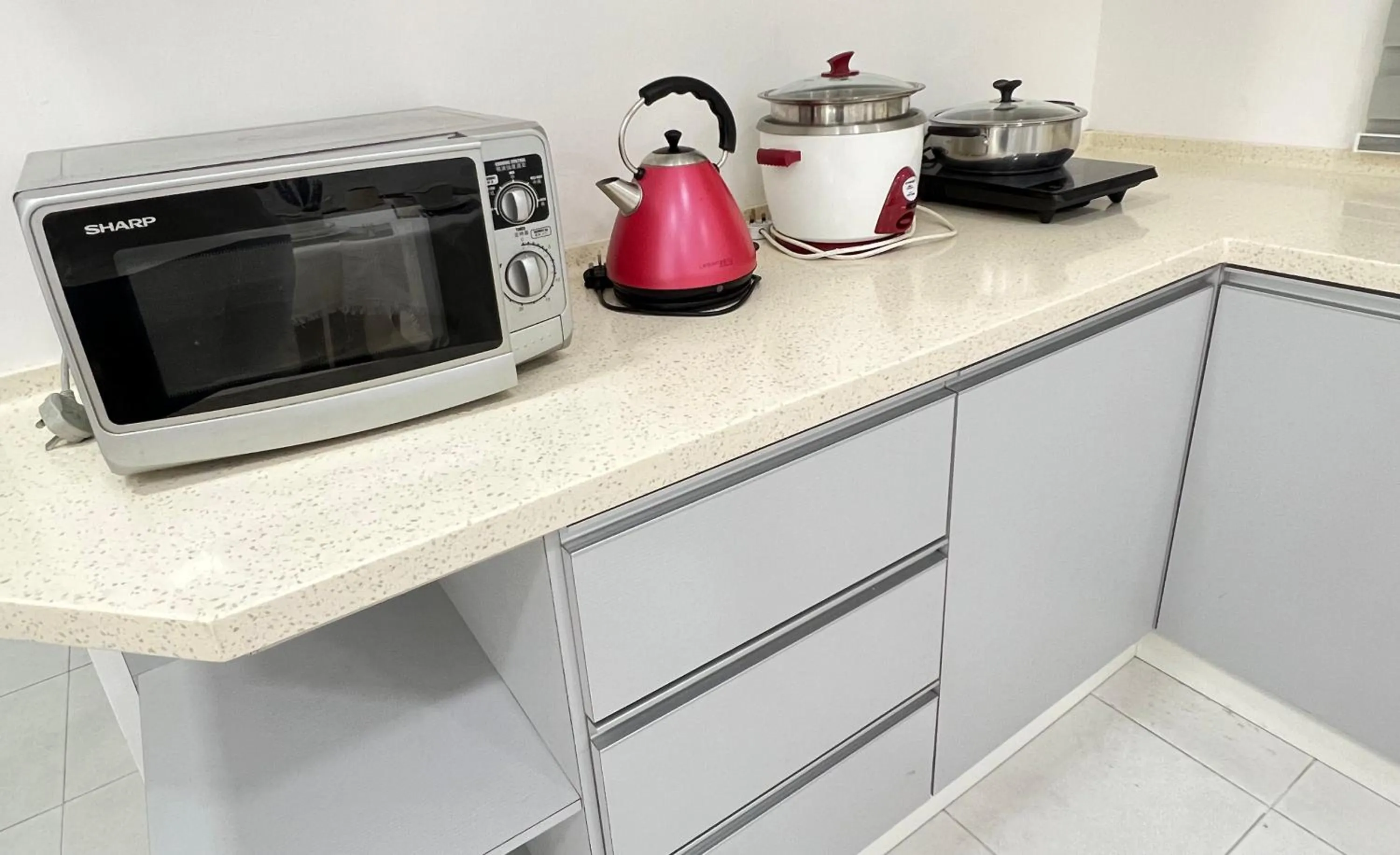 Kitchen or kitchenette in Cozystay @ The Quintet, Cameron