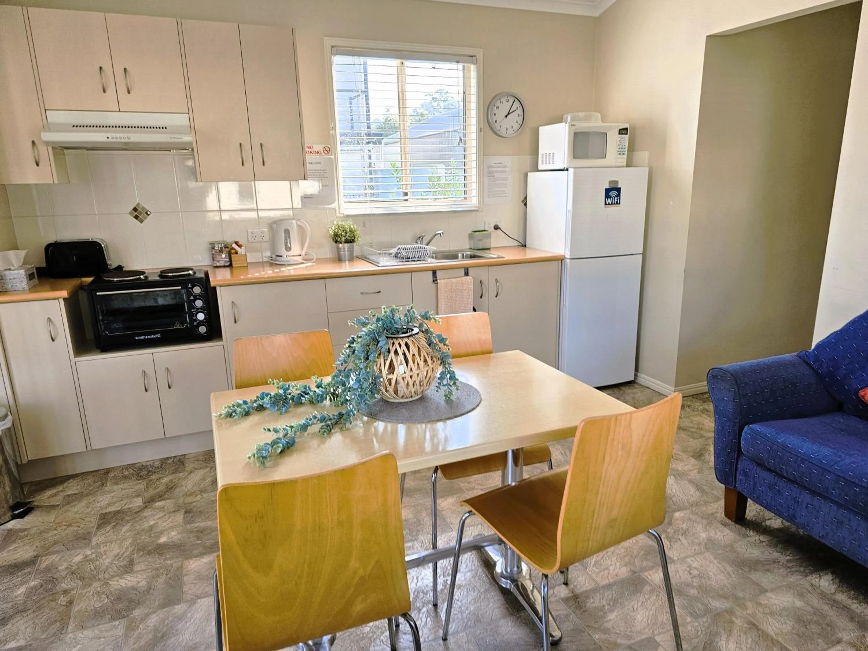 Kitchen or kitchenette in Kilcoy Motel